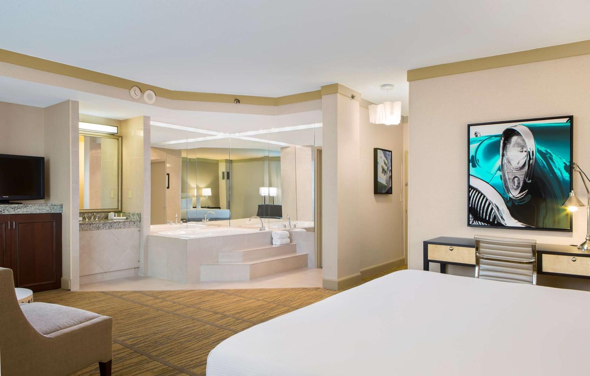 Doubletree By Hilton Airport & Convention Center Hotel Miami