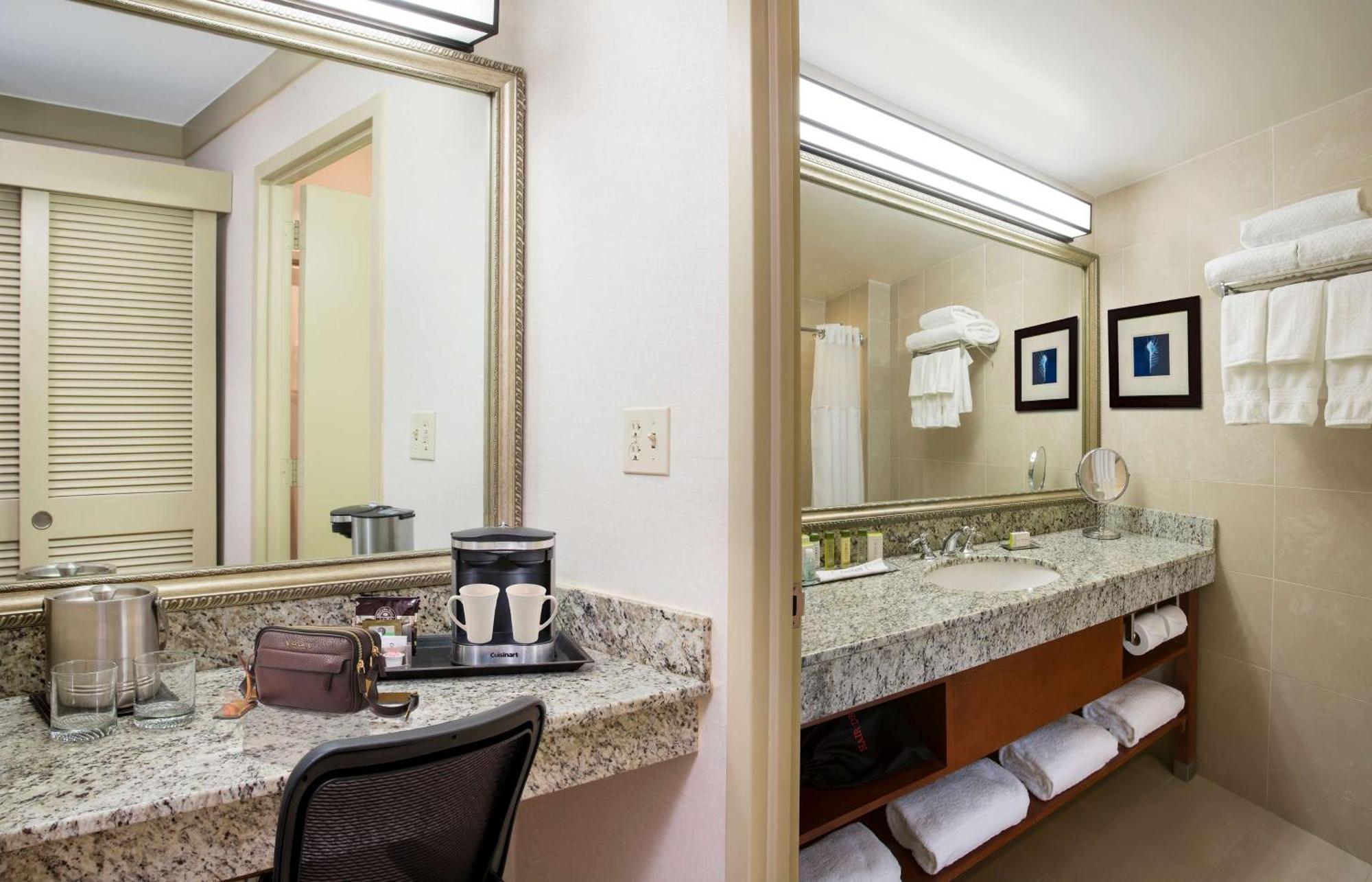 Doubletree By Hilton Airport & Convention Center