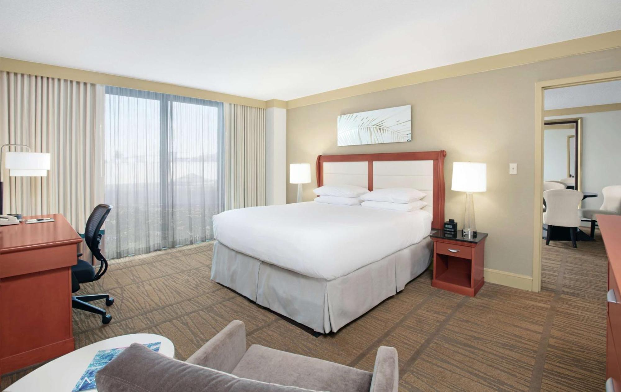Doubletree By Hilton Airport & Convention Center Hotel Miami