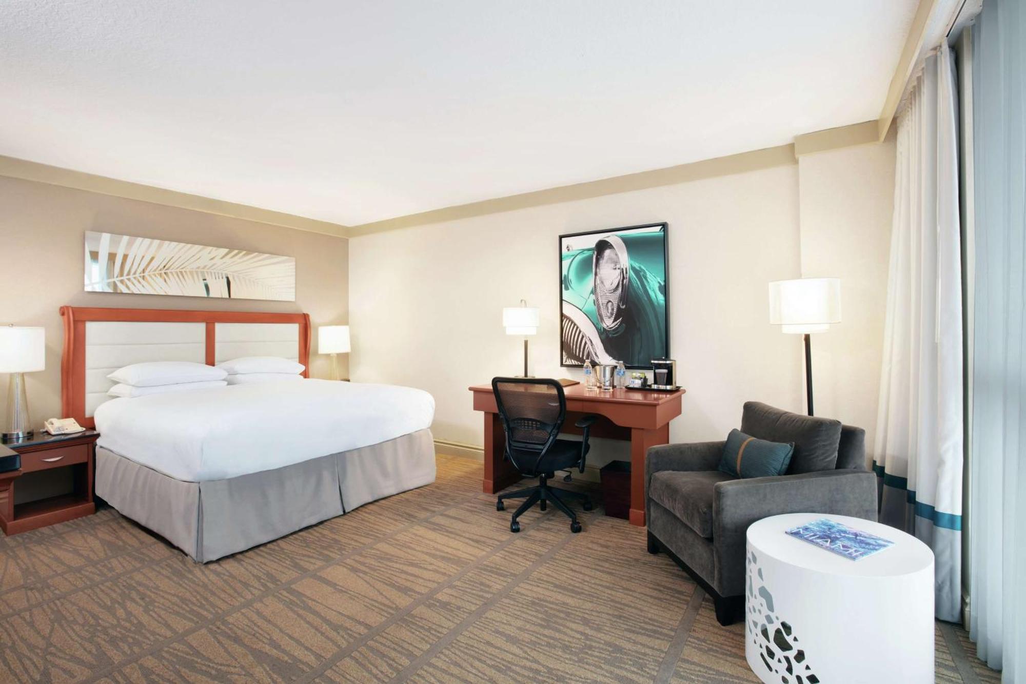 Doubletree By Hilton Airport & Convention Center 4*
