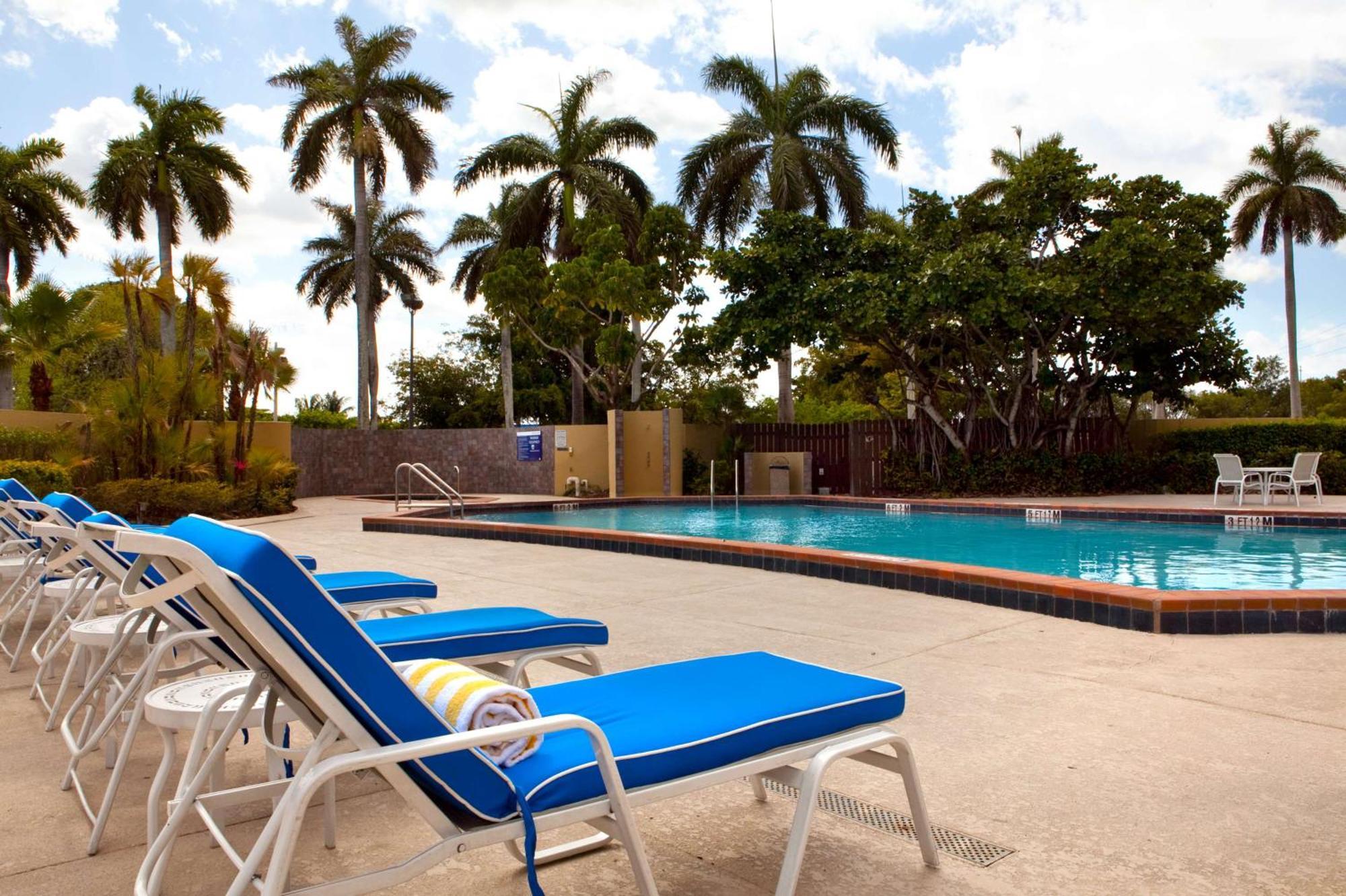 Hotel Doubletree By Hilton Airport & Convention Center