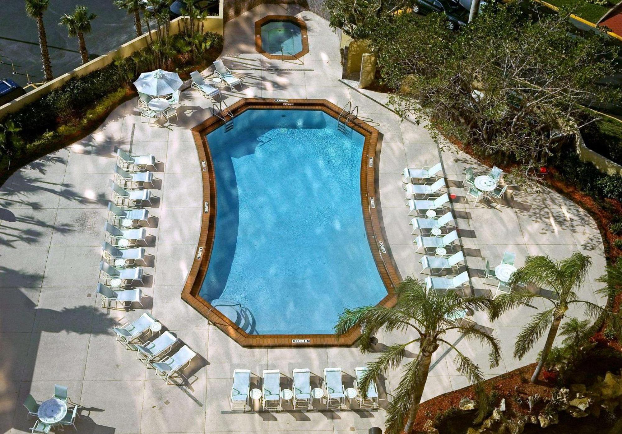 Doubletree By Hilton Airport & Convention Center Hotel