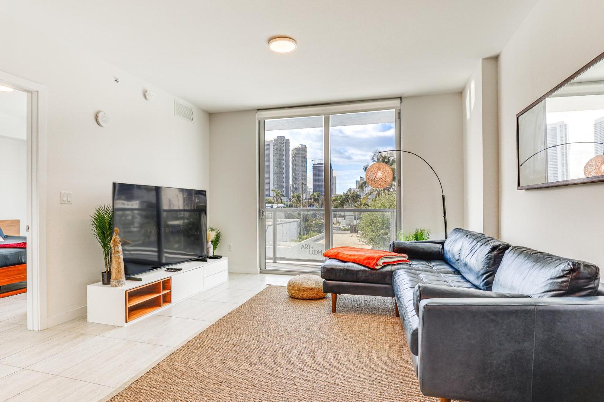 Chic With Pool, 6 Mi To South Apartment *