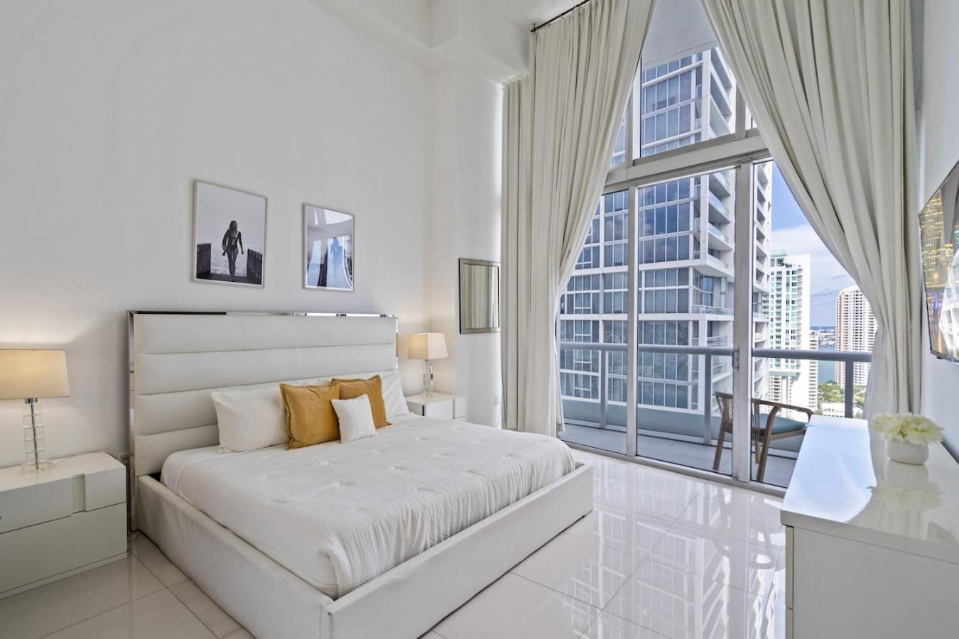 Icon 1 Bed With Water Views 16 Ft Ceilings And Free Access *