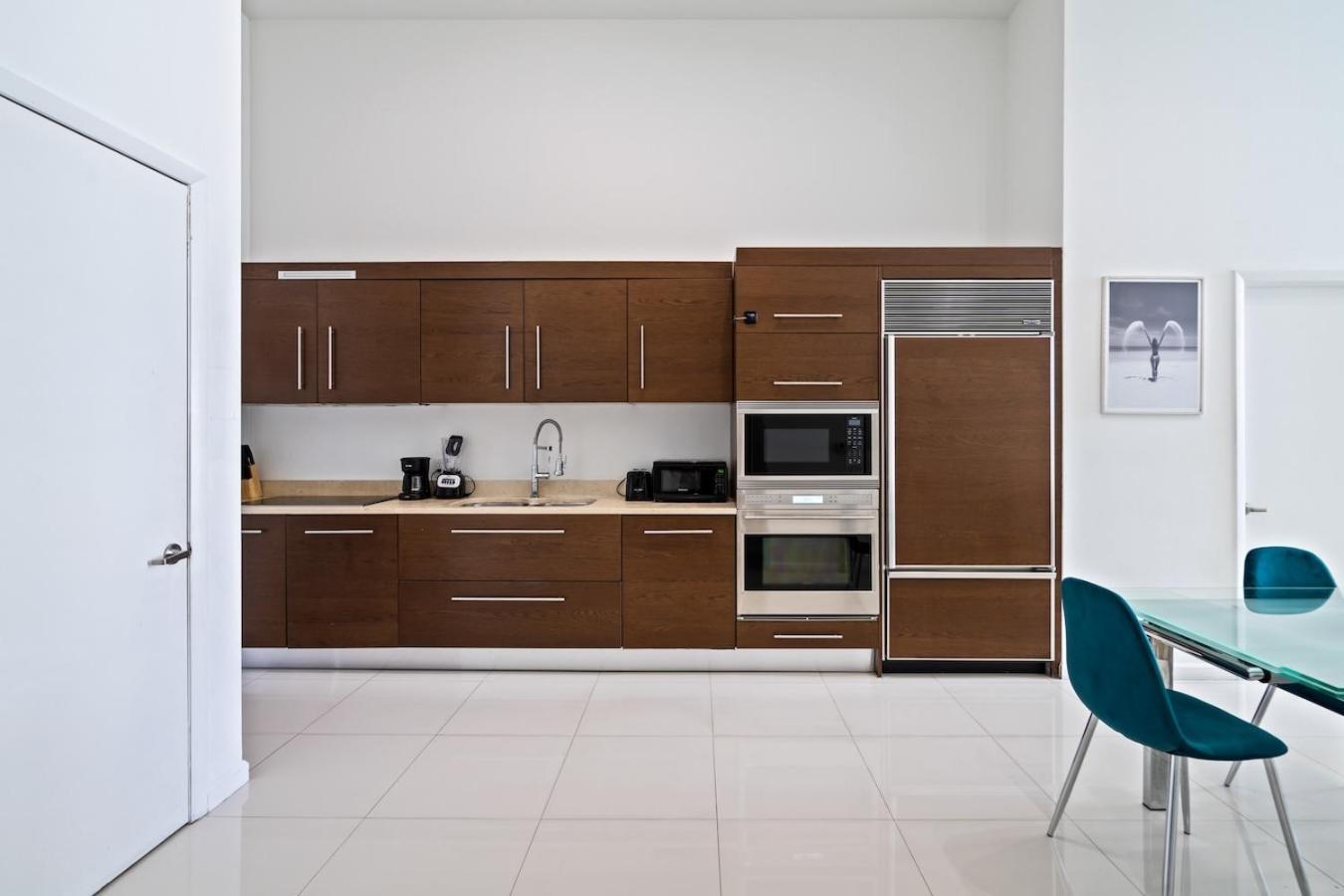 Icon 1 Bed With Water Views 16 Ft Ceilings And Free Access Miami