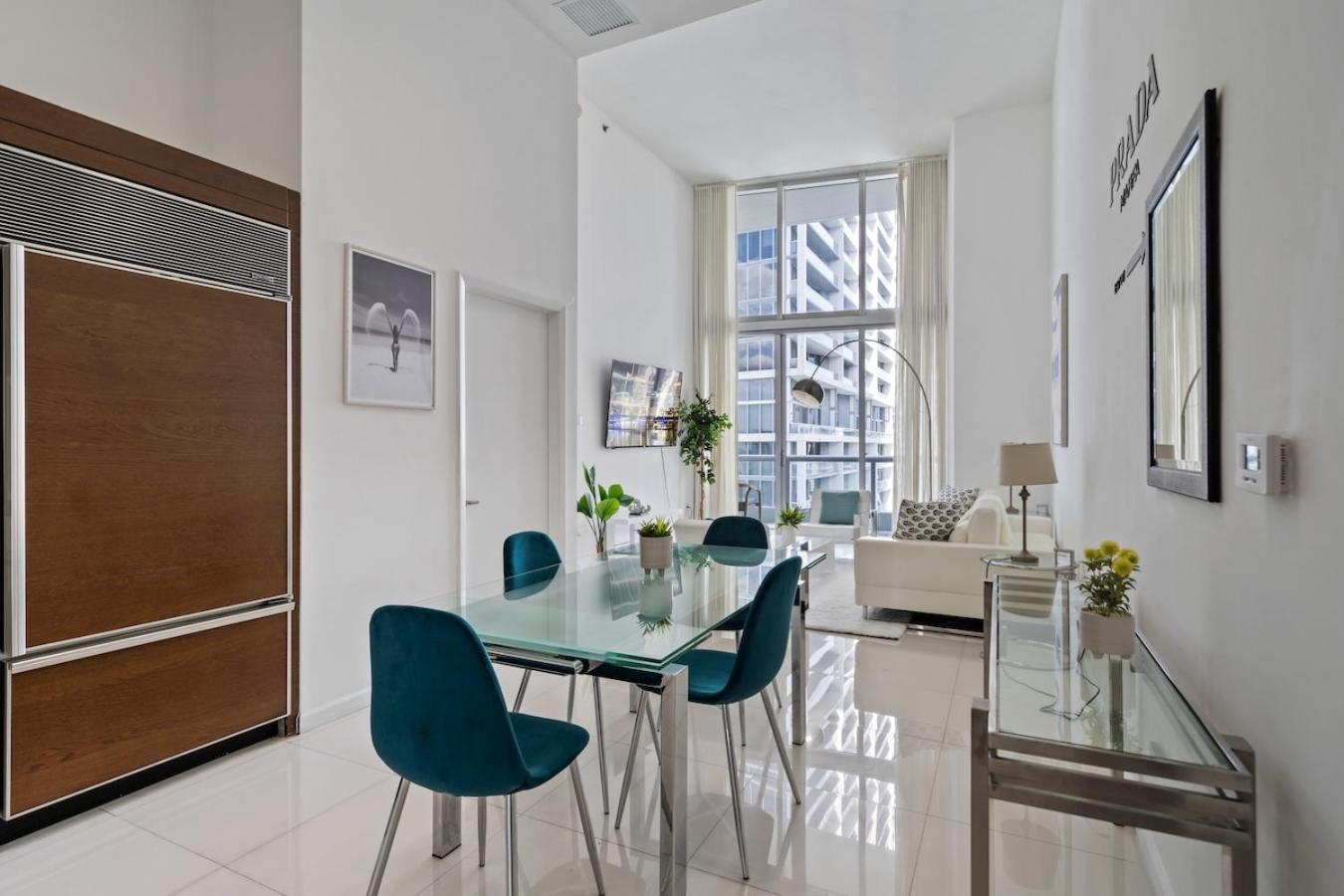 Icon 1 Bed With Water Views 16 Ft Ceilings And Free Access *