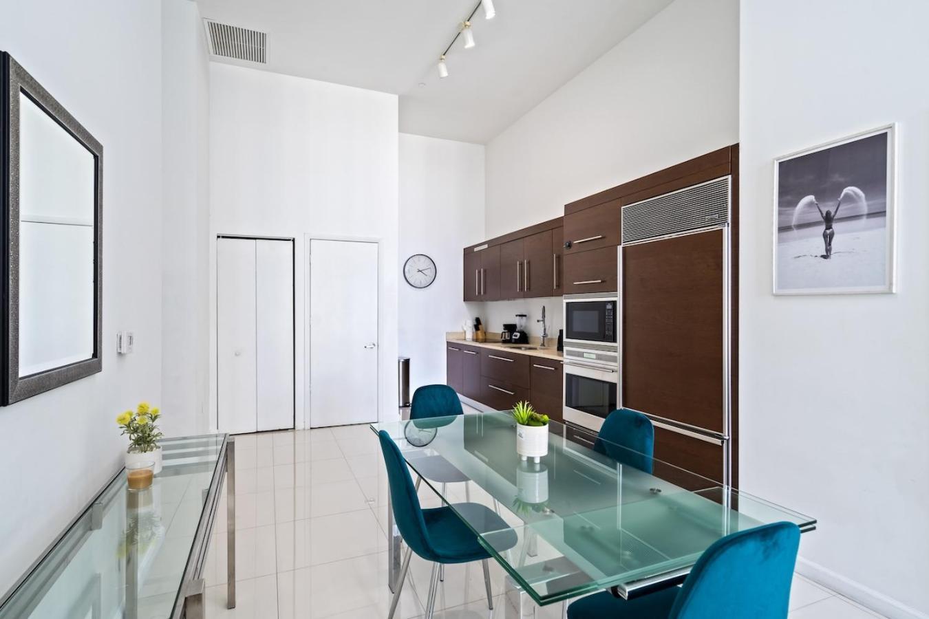 Icon 1 Bed With Water Views 16 Ft Ceilings And Free Access Apartment
