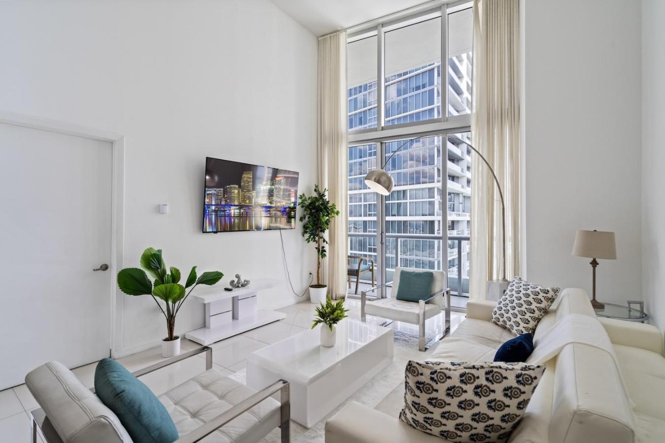Icon 1 Bed With Water Views 16 Ft Ceilings And Free Access Miami