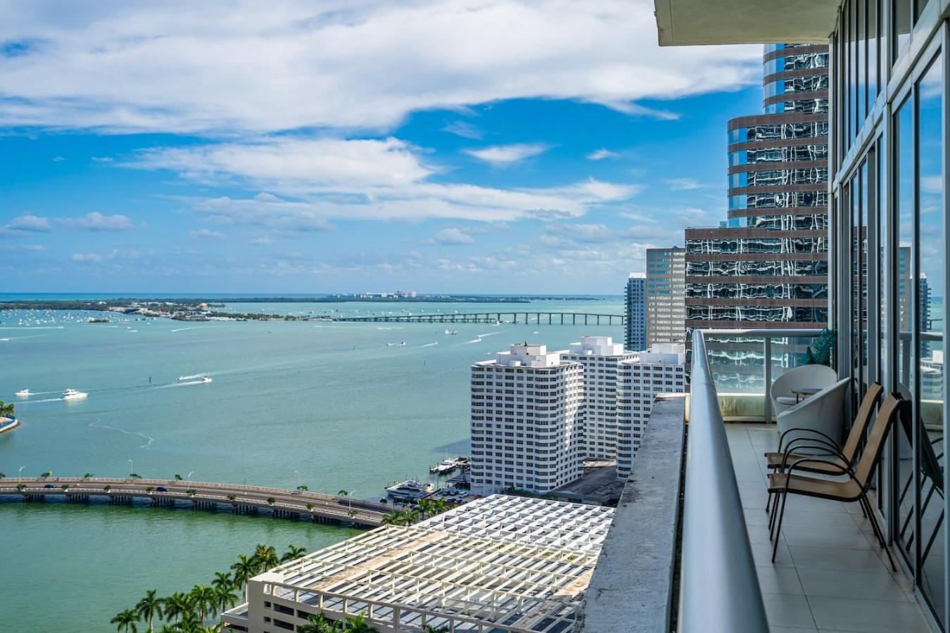 Icon 1 Bed With Water Views 16 Ft Ceilings And Free Access *