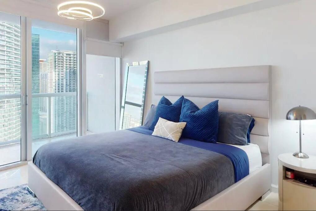 Penthouse Icon W Waterviews Balcony Brickell Apartment