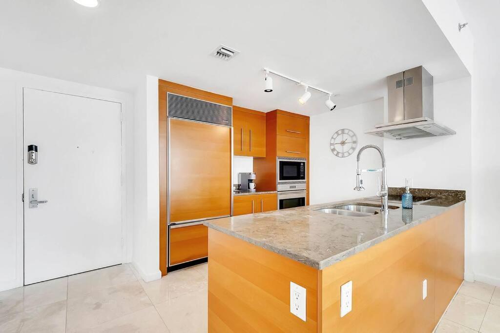 Penthouse Icon W Waterviews Balcony Brickell Apartment Miami