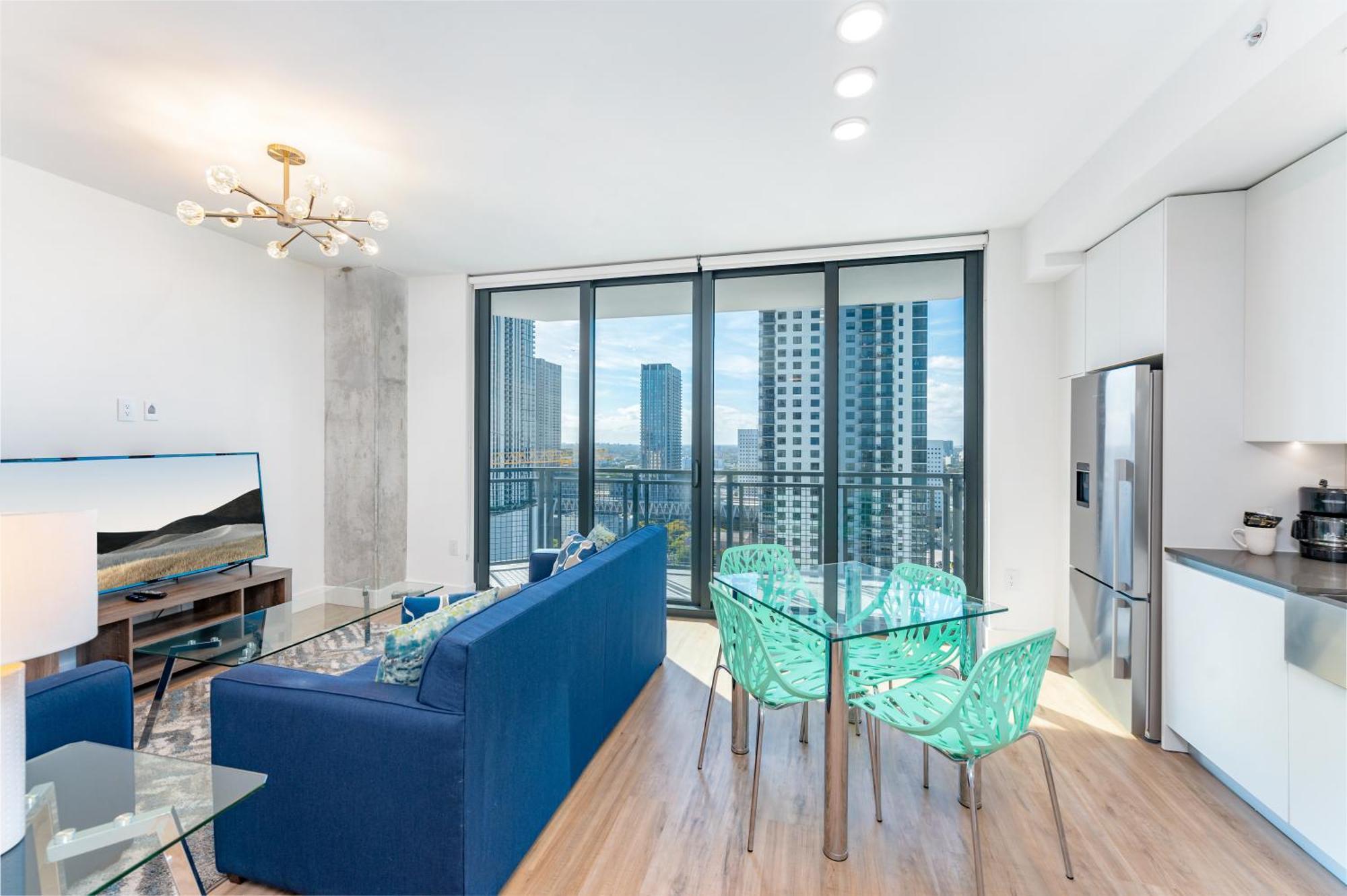 Global Luxury Worldcenter * Miami