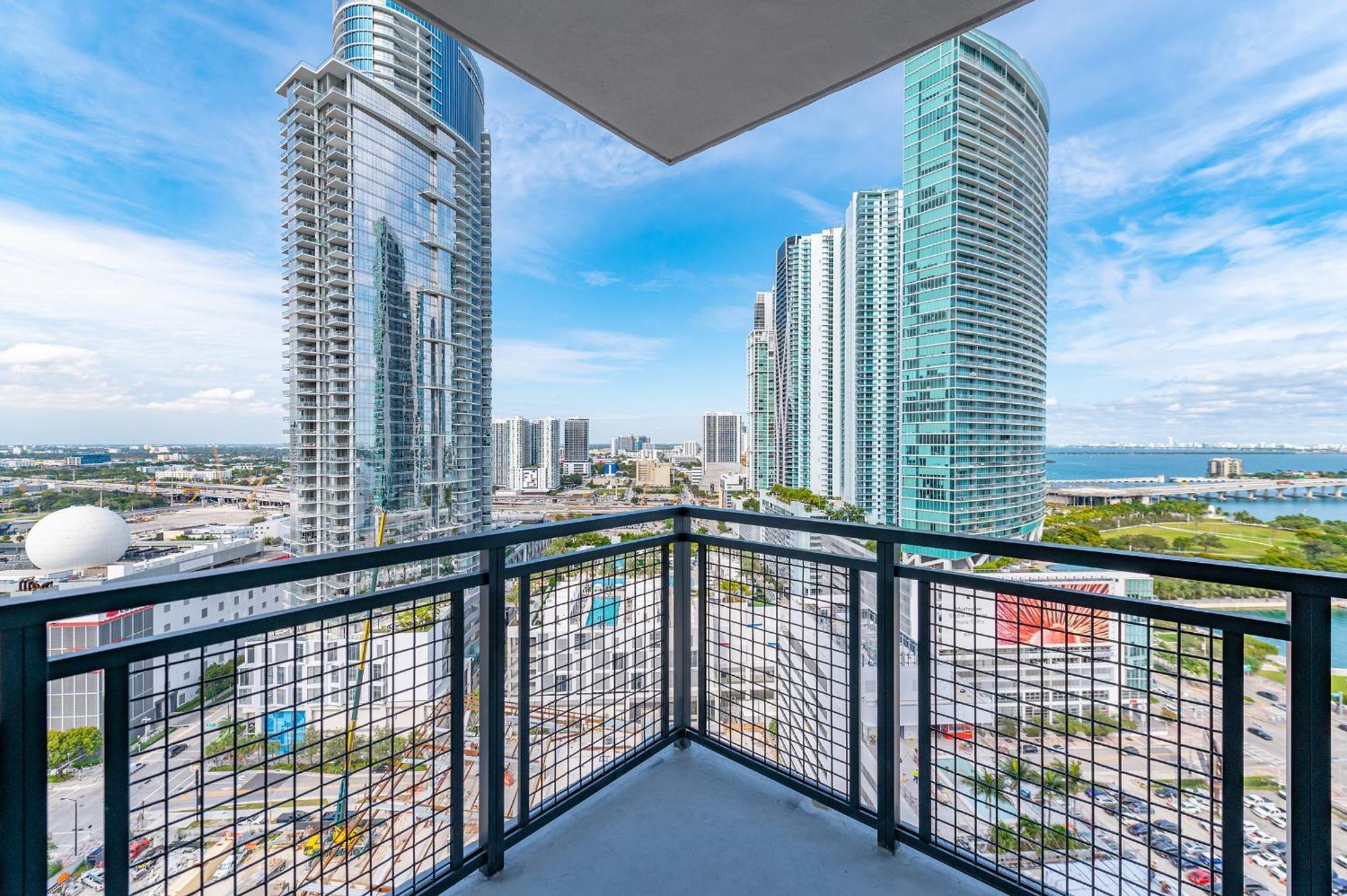 Global Luxury Worldcenter Apartment