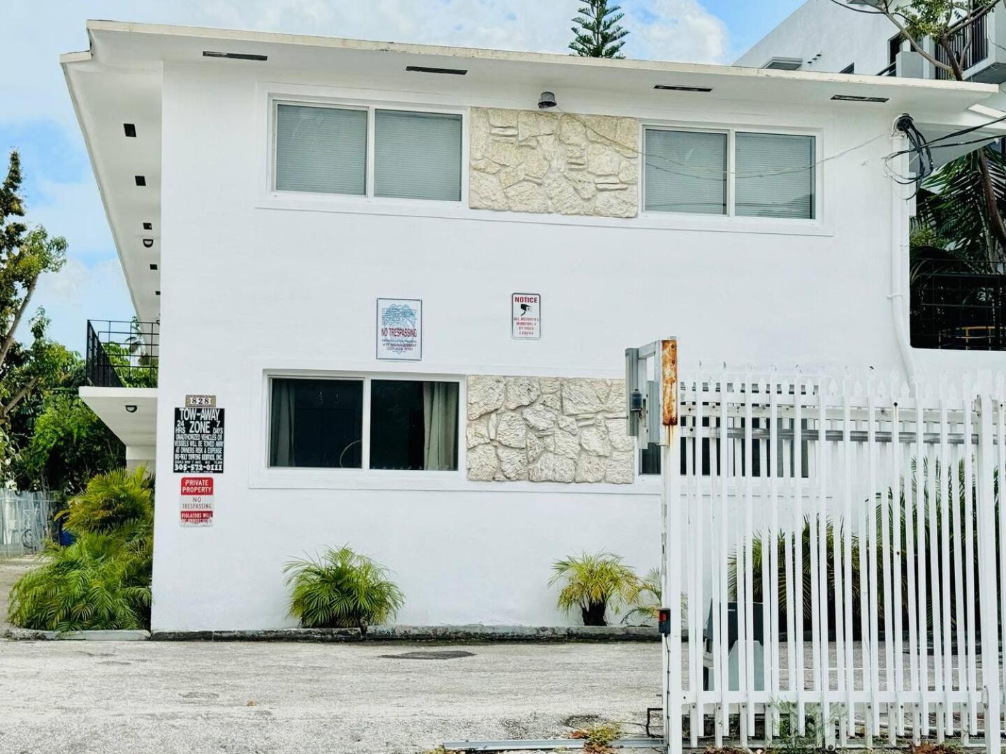 Stunning Escape Near Pet Friendly Miami