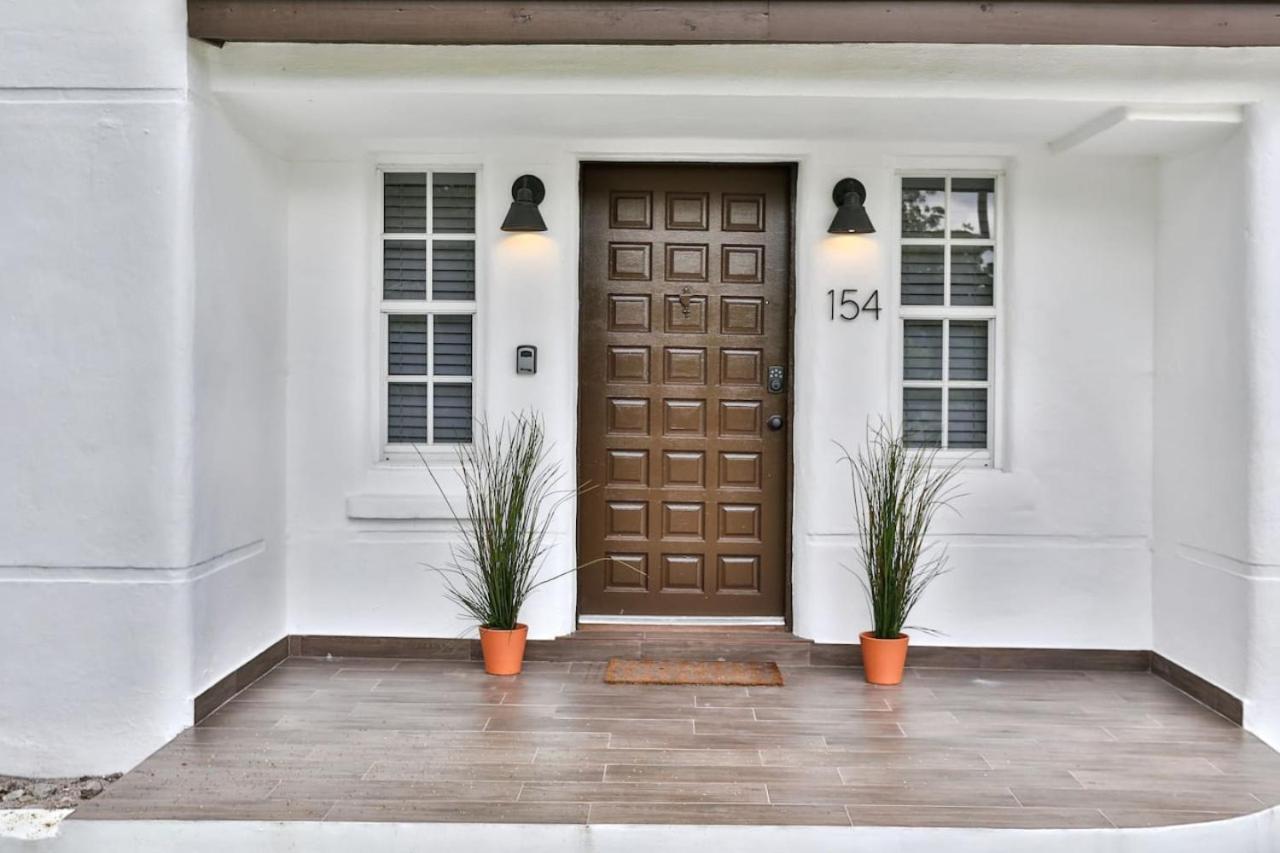 Modern Rock Themed House W Hot Tub Huge Yard * Miami