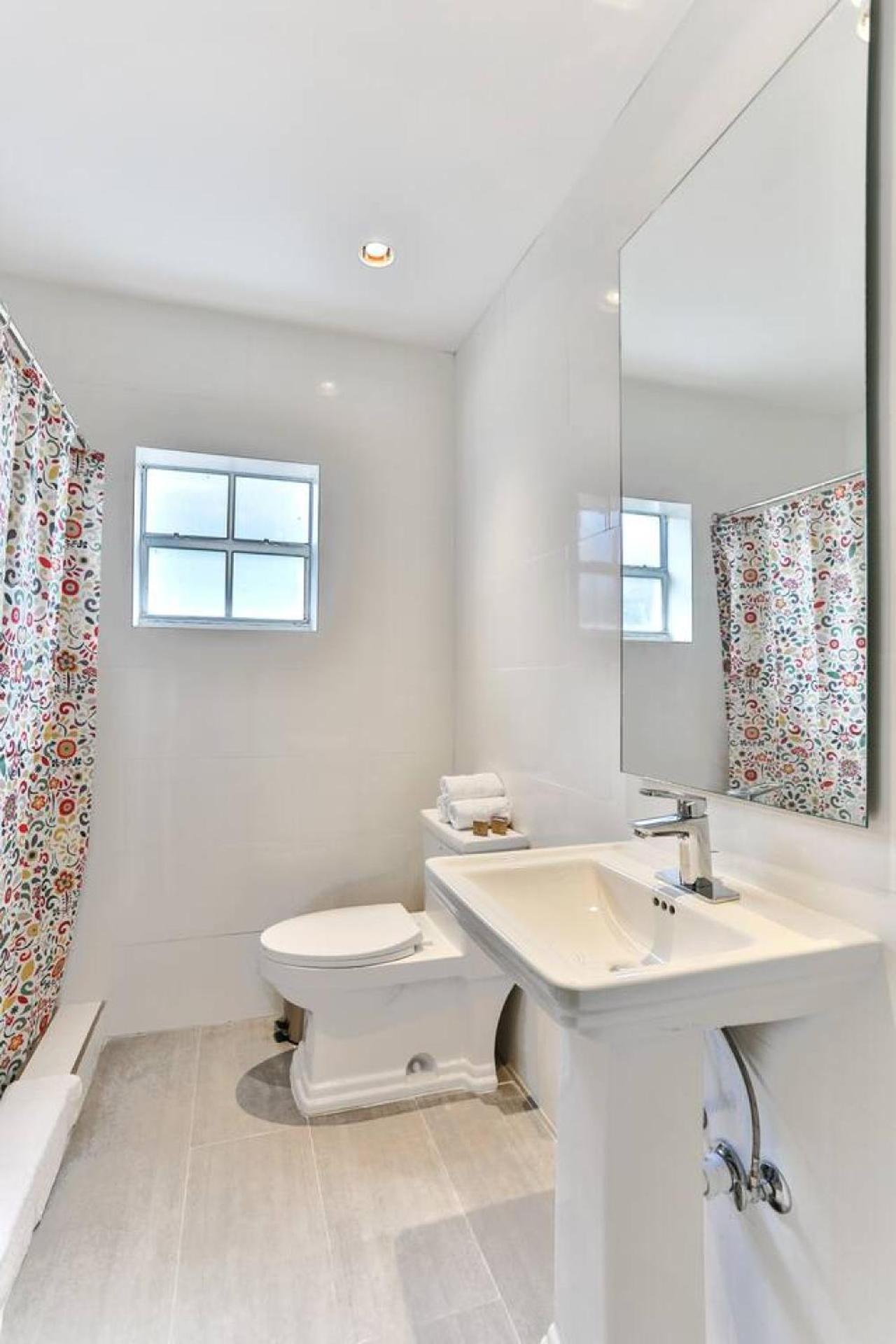Modern Rock Themed House W Hot Tub Huge Yard * Miami