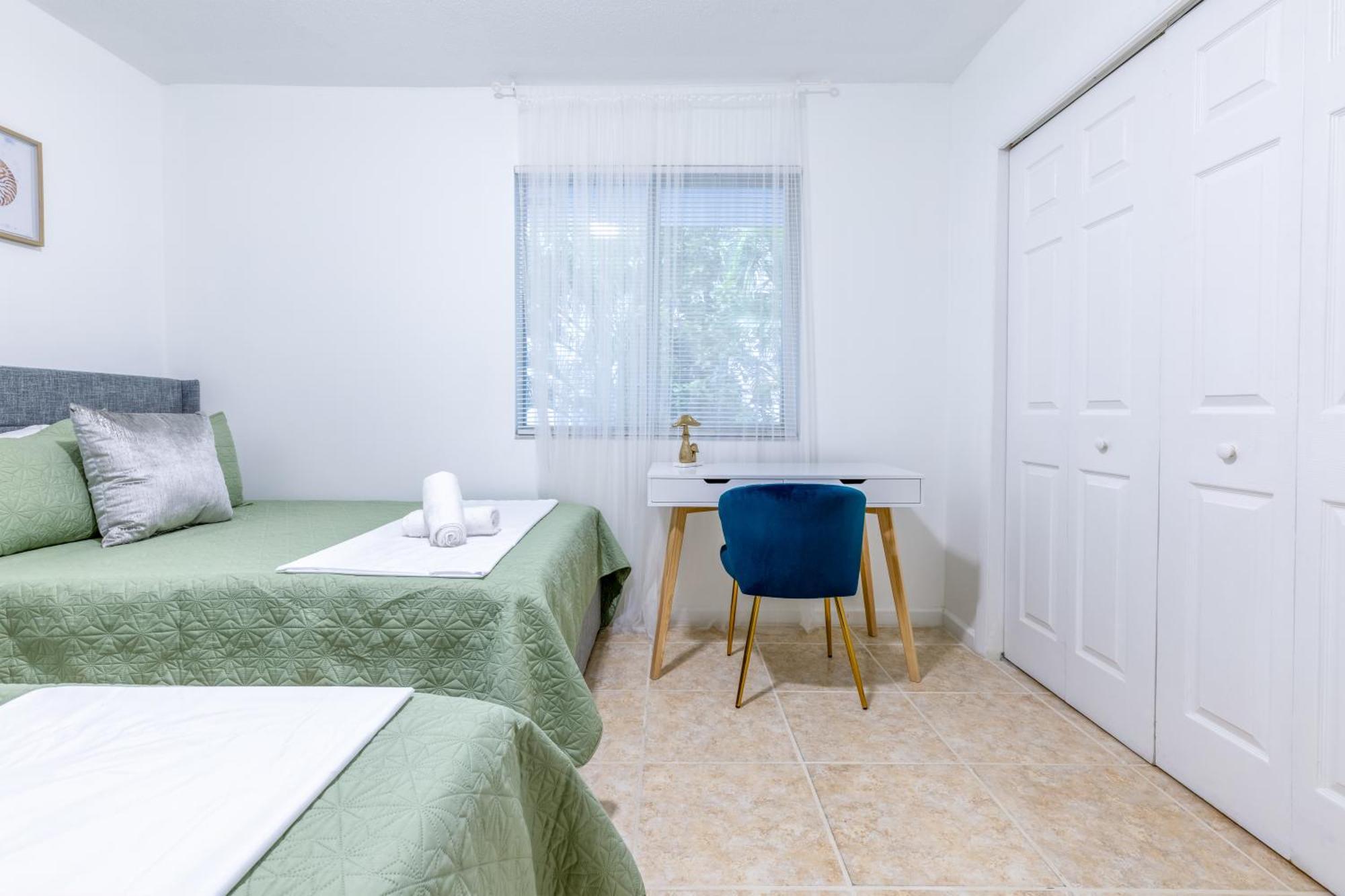 Apartment Stunning Escape Near Pet Friendly *