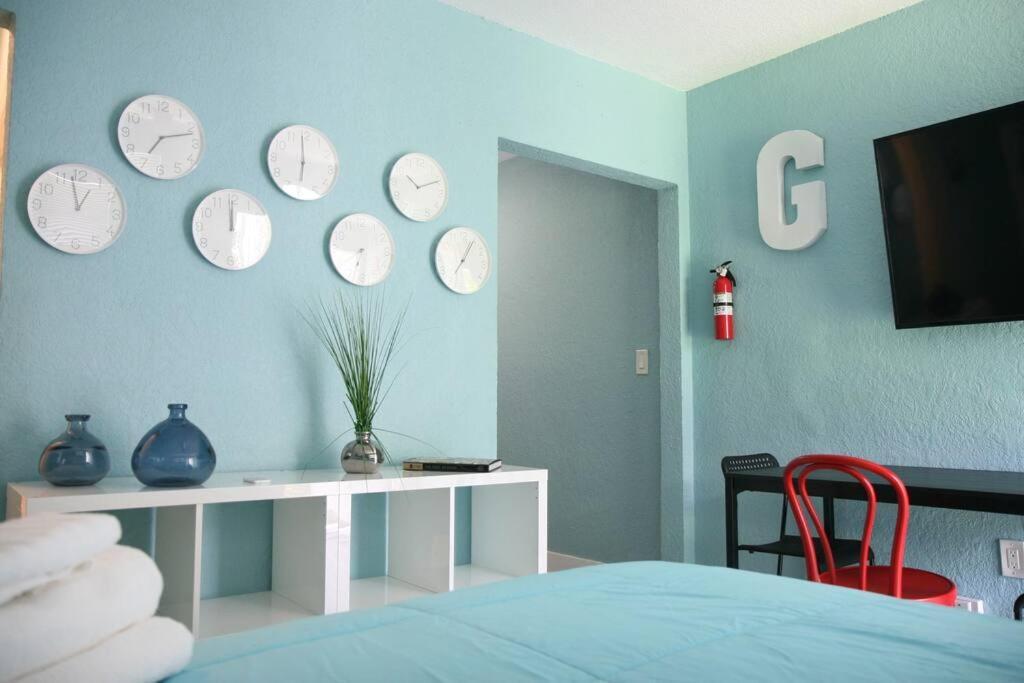 B03 Location! Close 2 & Design District *