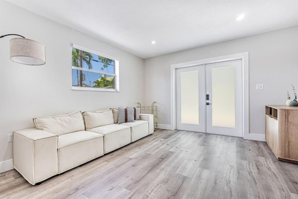 Modern Oasis Unit 2 - Close To Beach, Brickell & Airport Holiday home
