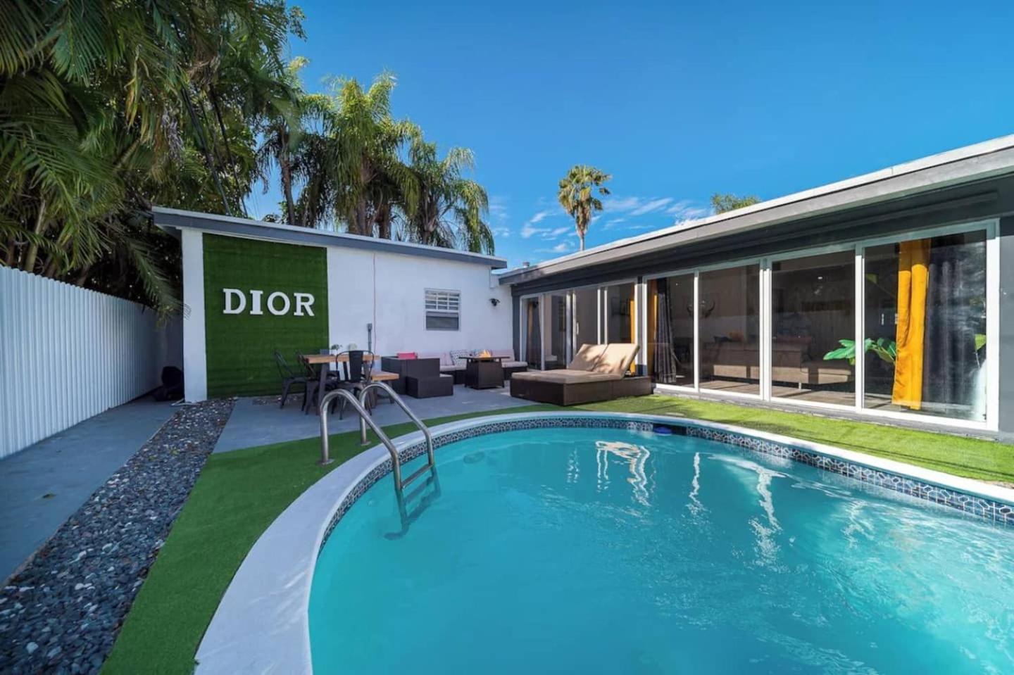 Spacious With Heated Pool Holiday home