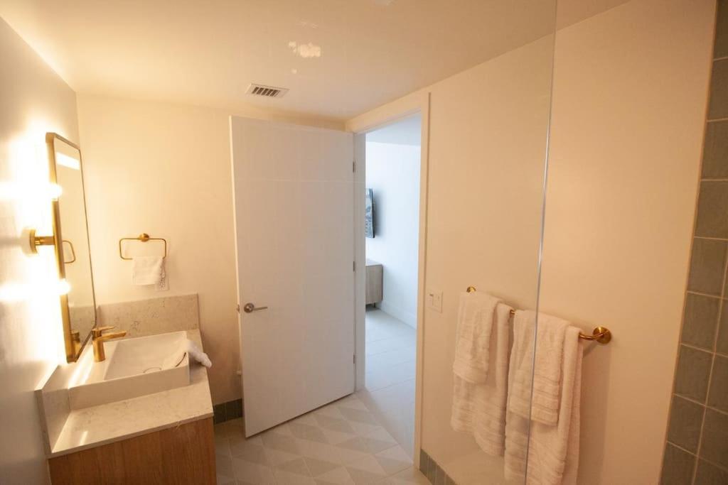 Apartamento Luxury High Rise Haven *