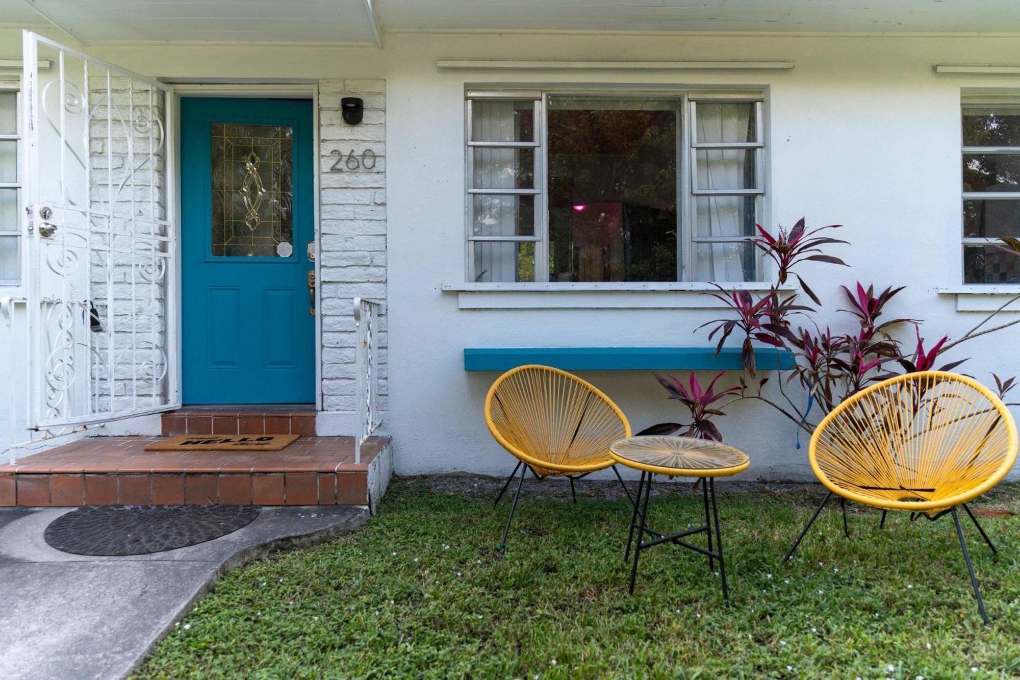 Retro Rewind - Location Parking And The Vibes Miami