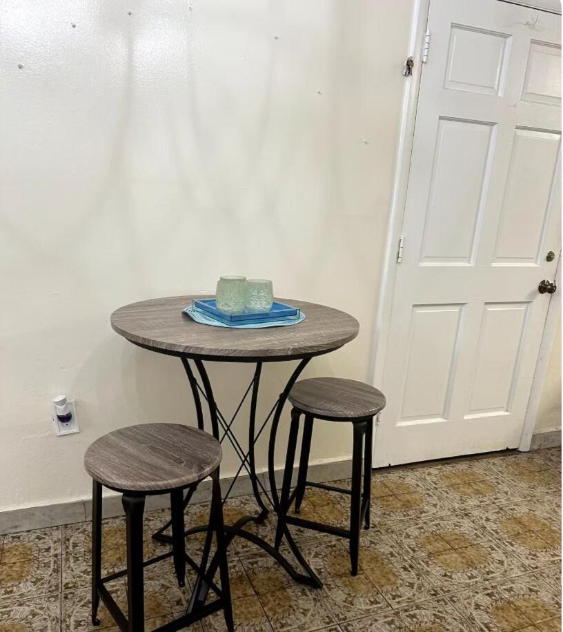 Apartment Queen Quarter Shared Female B1