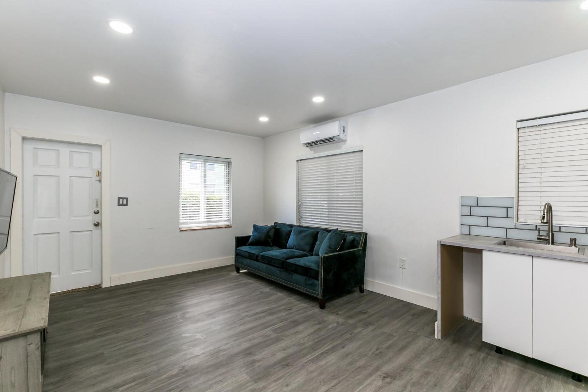 Noble Calle Ocho Apartment