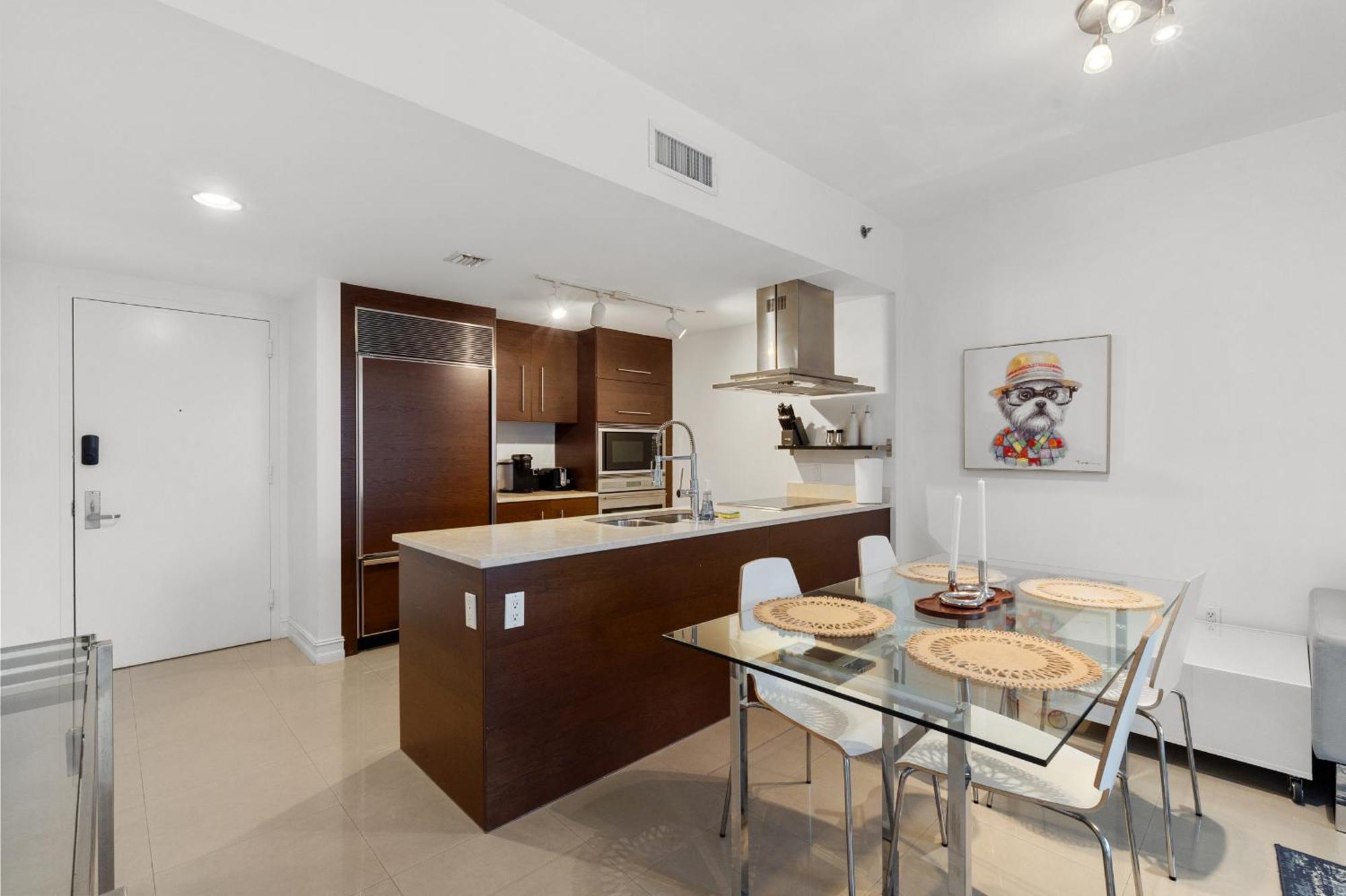 Upscale #2003 In The Heart Of Brickell Apartment *