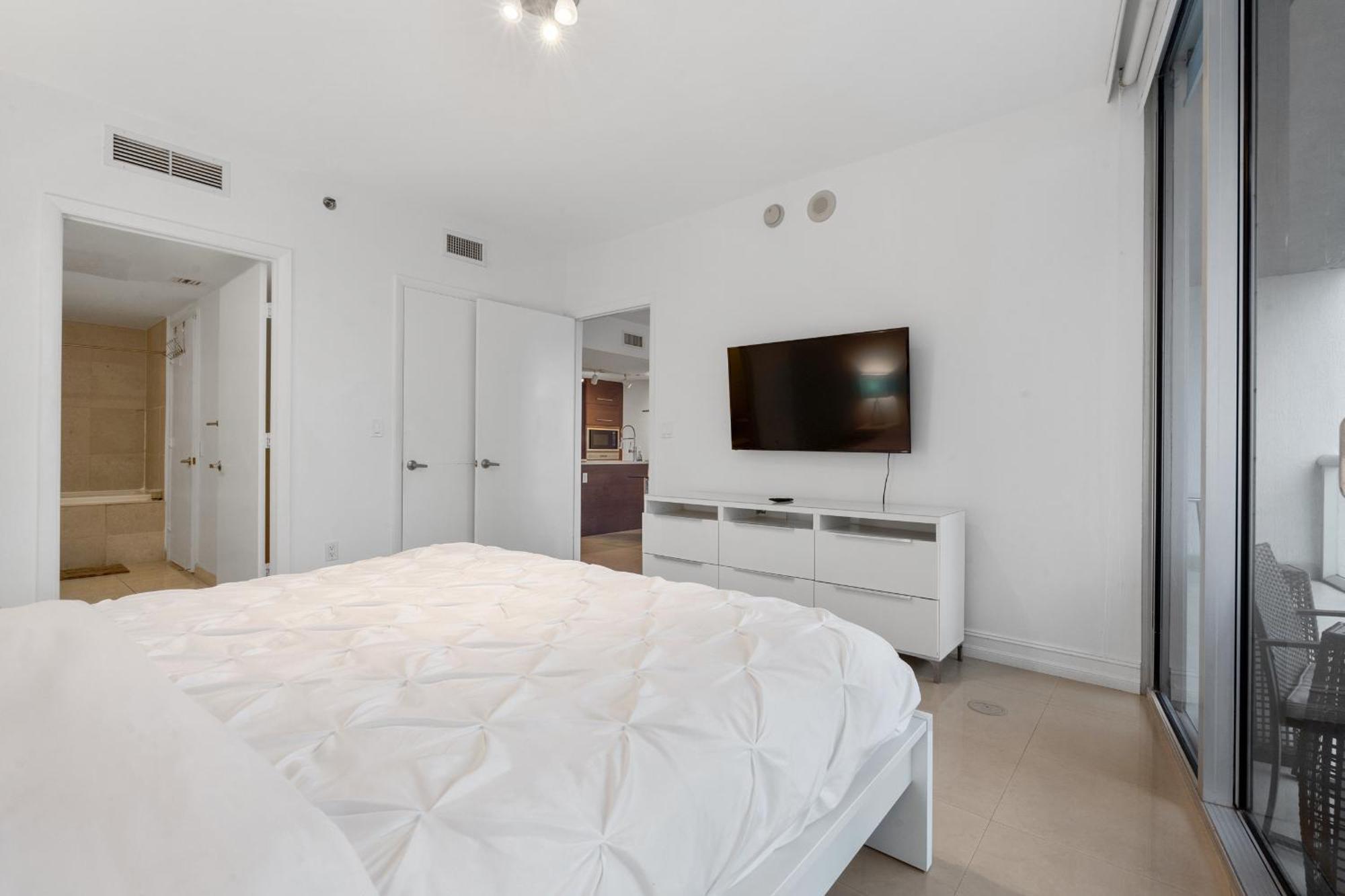Apartment Upscale #2003 In The Heart Of Brickell *