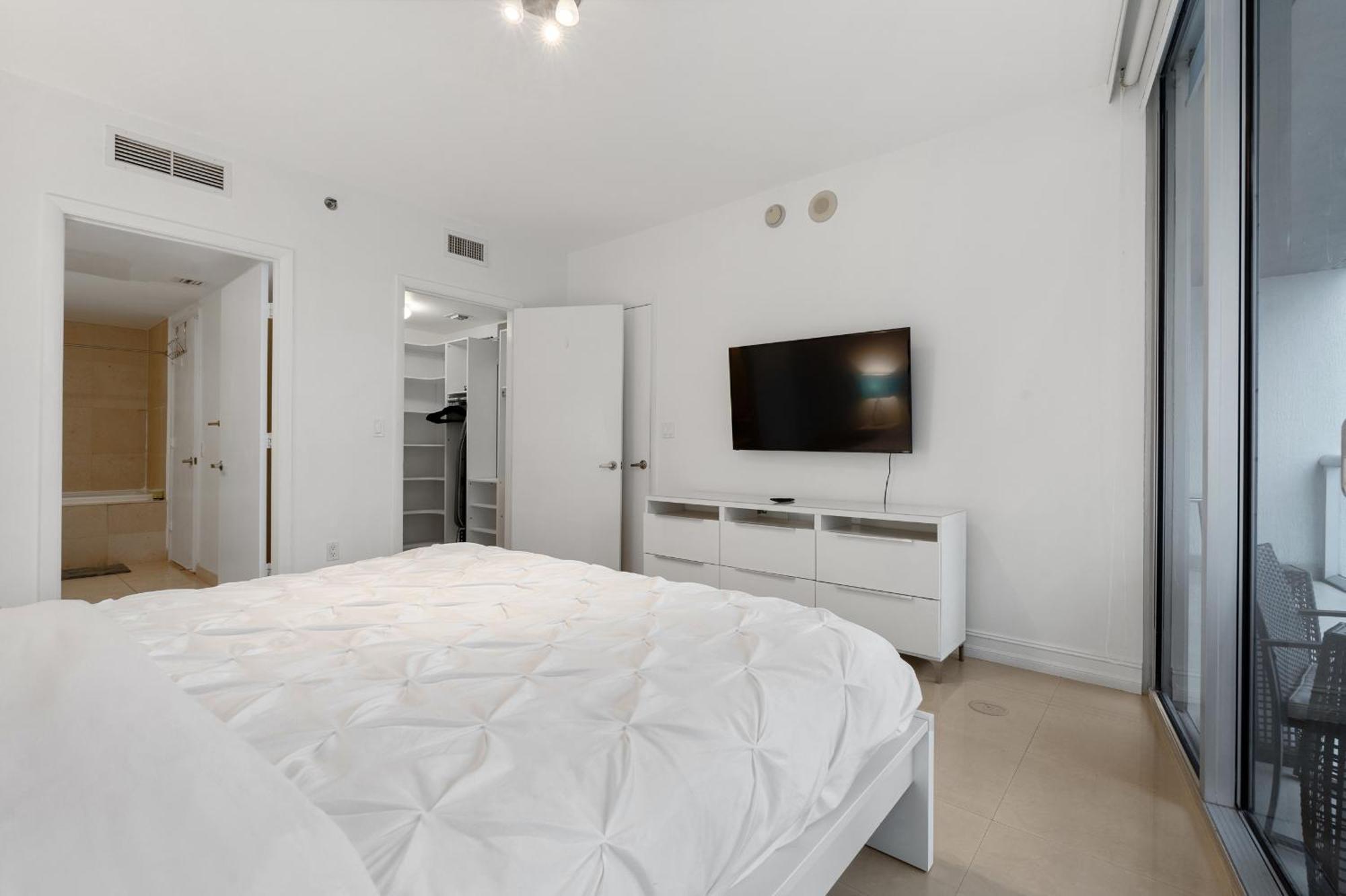 Apartment Upscale #2003 In The Heart Of Brickell *