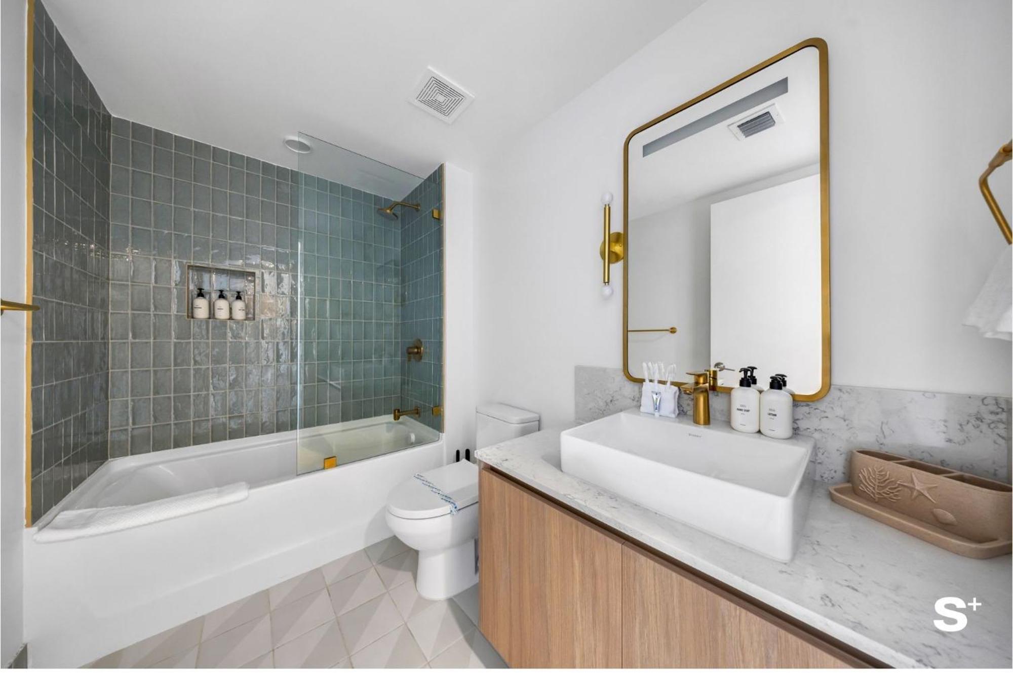 Apartment Luxury Downtown 2 Bedroom With Skyline Panorama