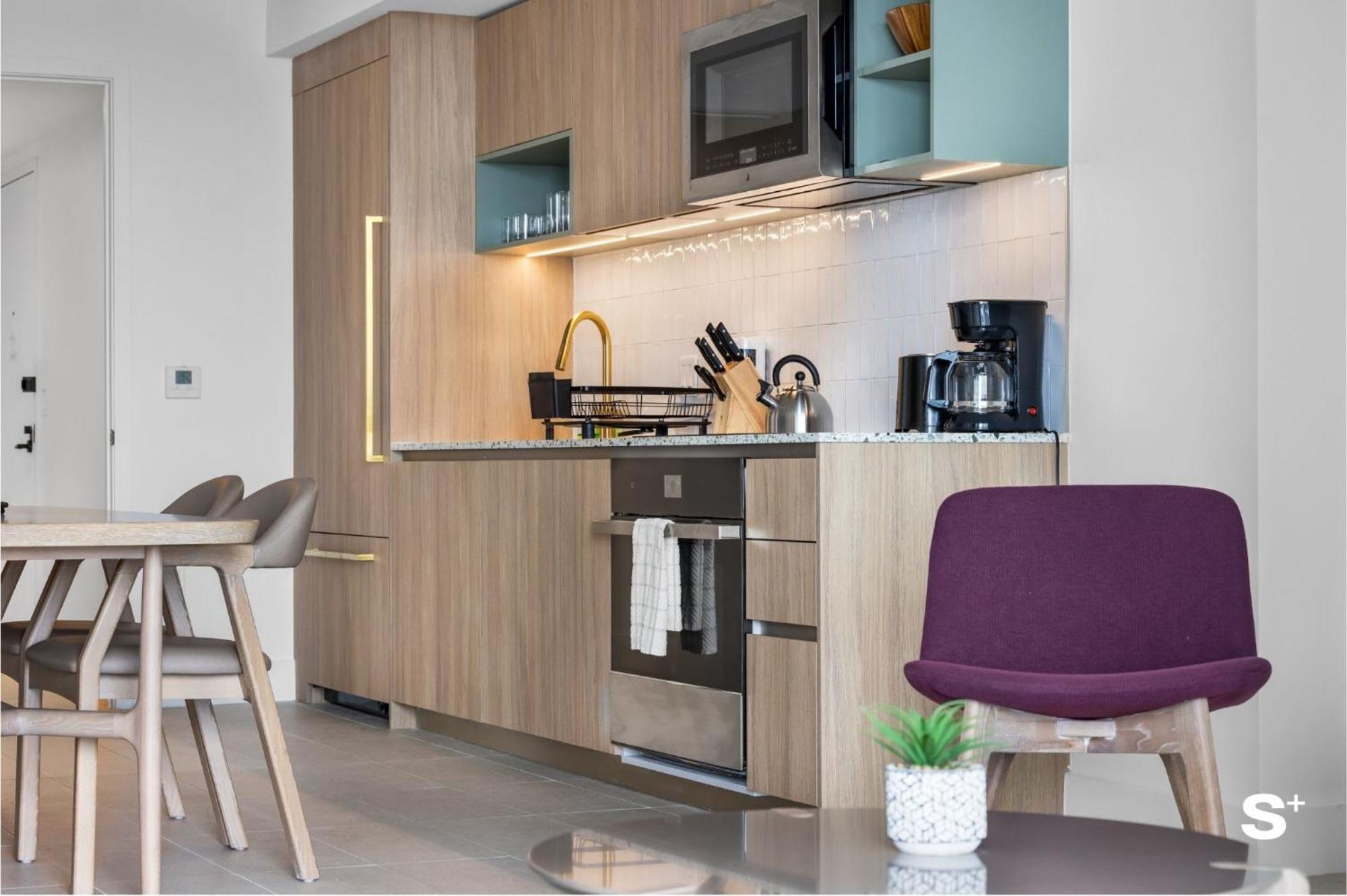 Luxury Downtown 2 Bedroom With Skyline Panorama