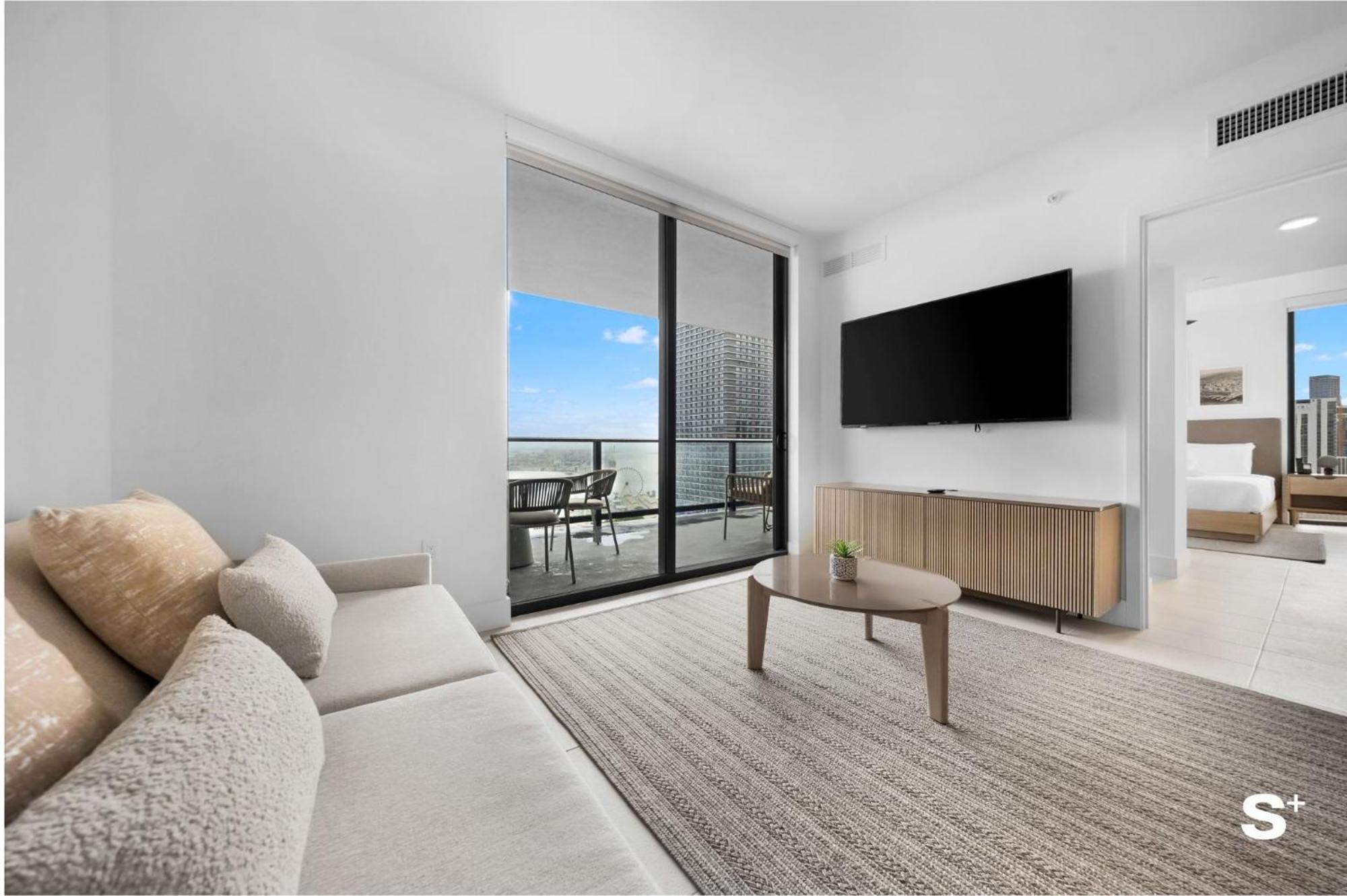 Luxury Downtown 2 Bedroom With Skyline Panorama