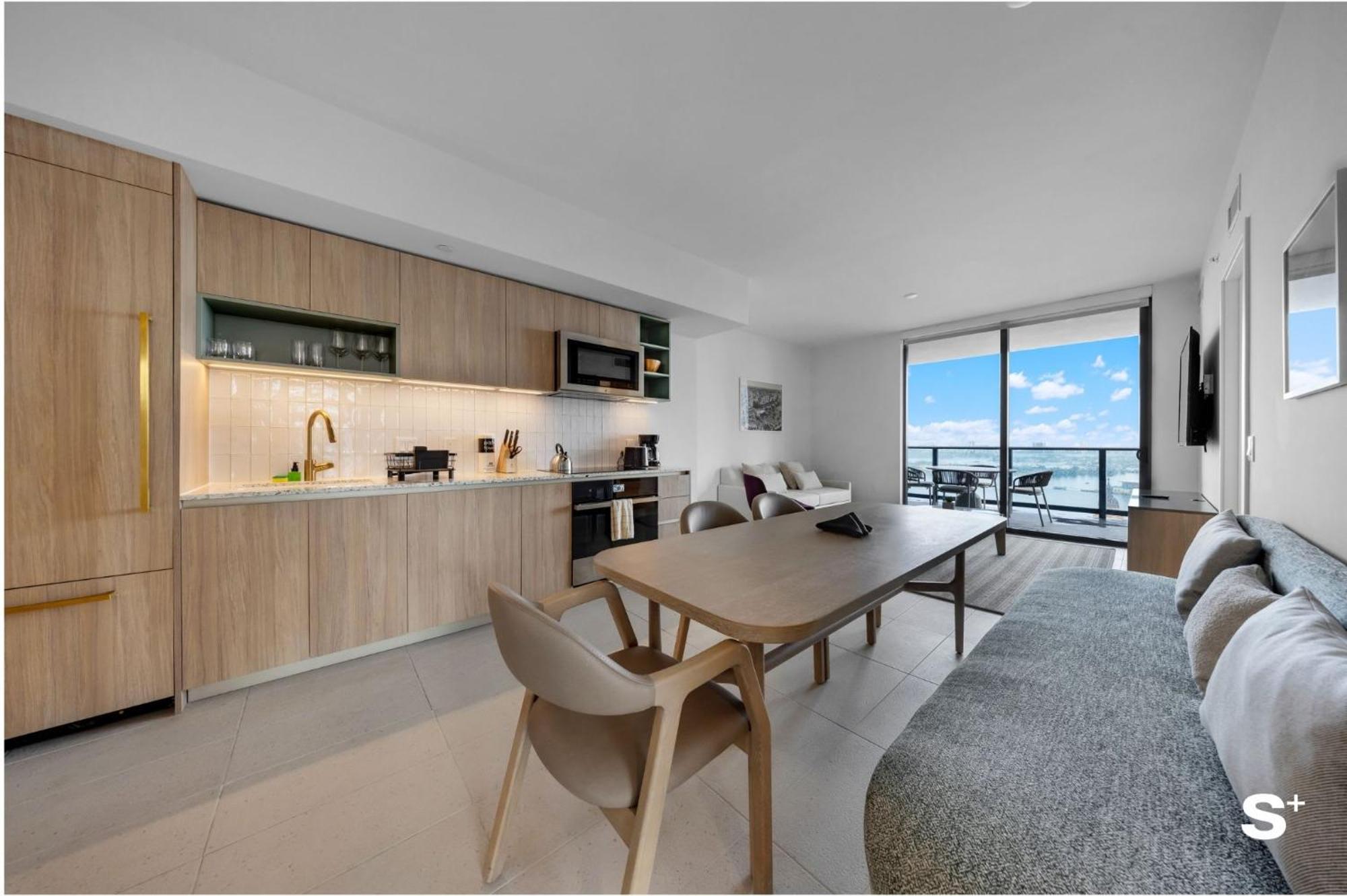 Apartment Luxury Downtown 2 Bedroom With Skyline Panorama