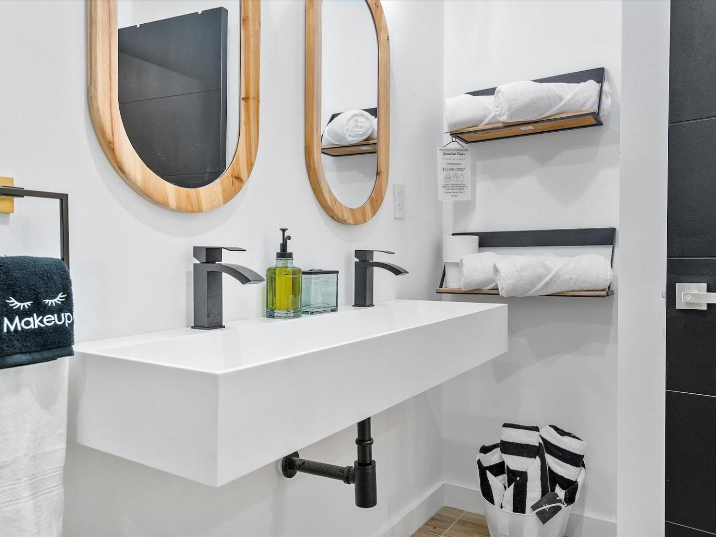Getaway Luxe Pool Garden & Courtyard Apartment Miami