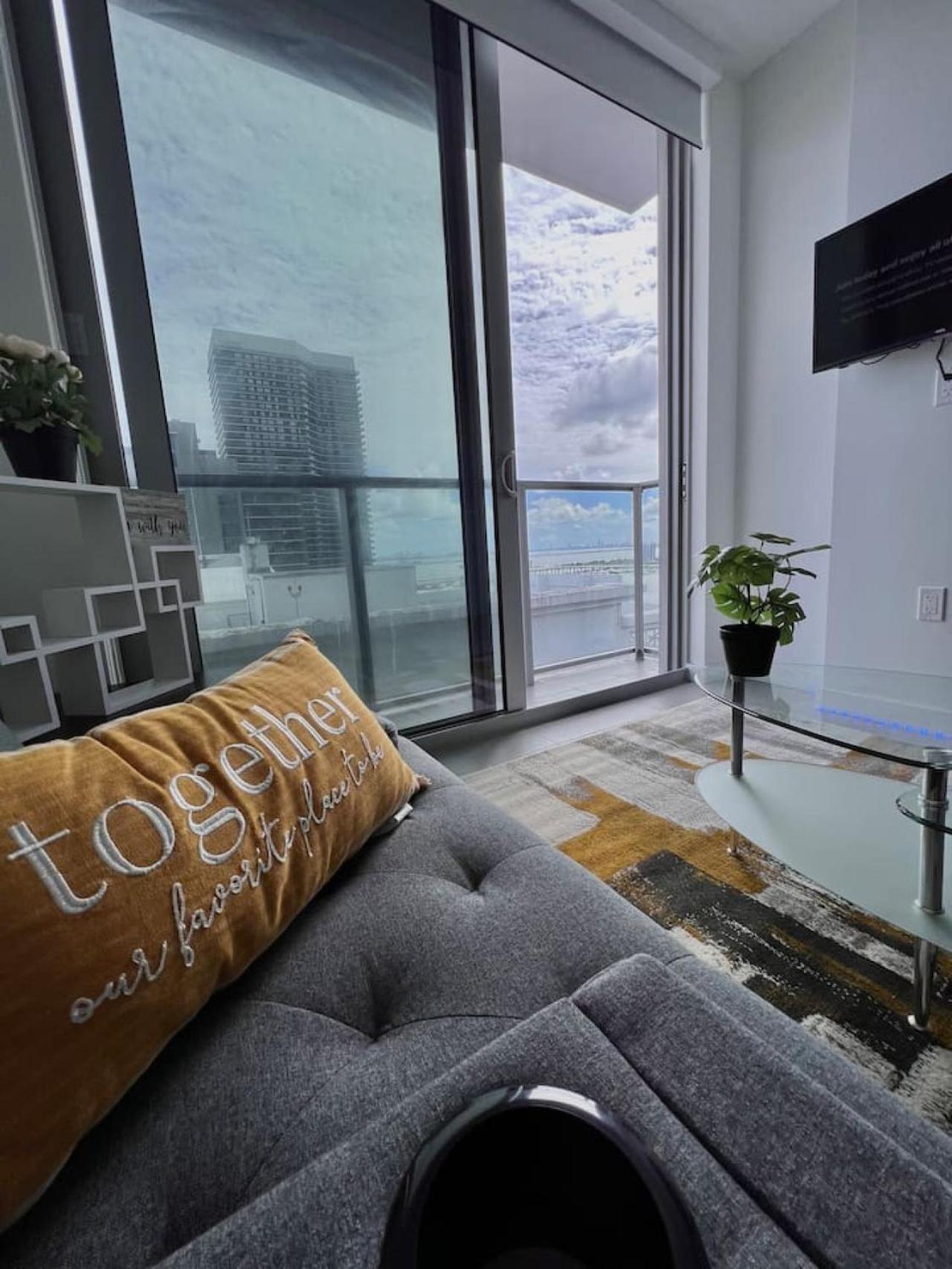 Ocean View Entire In Downtown With Pool And Gym Holiday home Miami