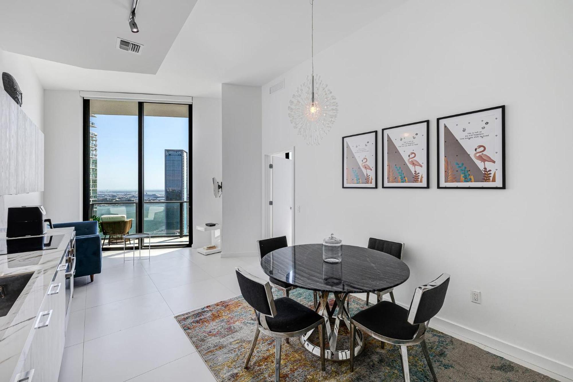 Unique High-rise In Holiday home