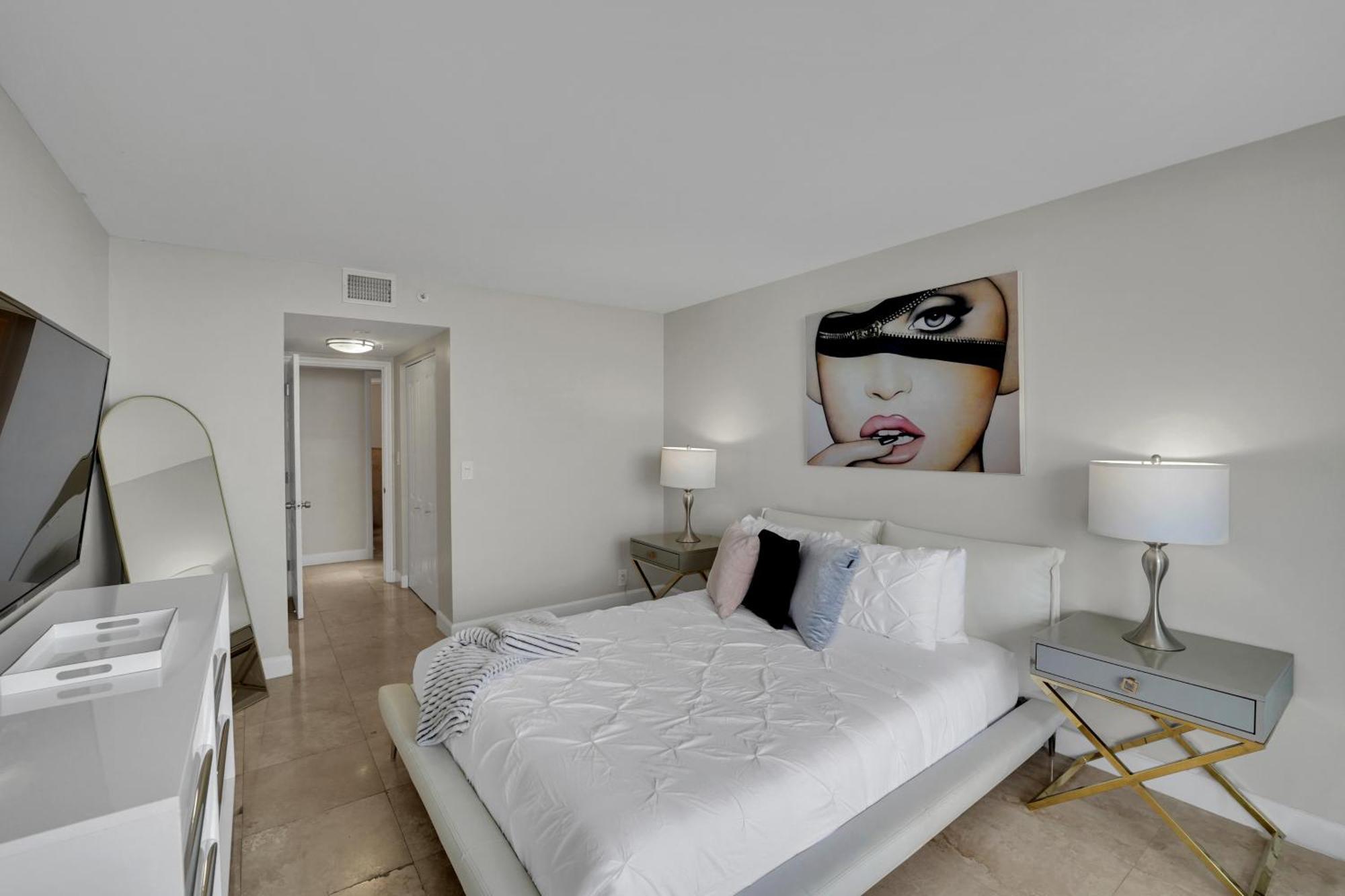 Apartment Permanent Vacation! Direct Water Views!