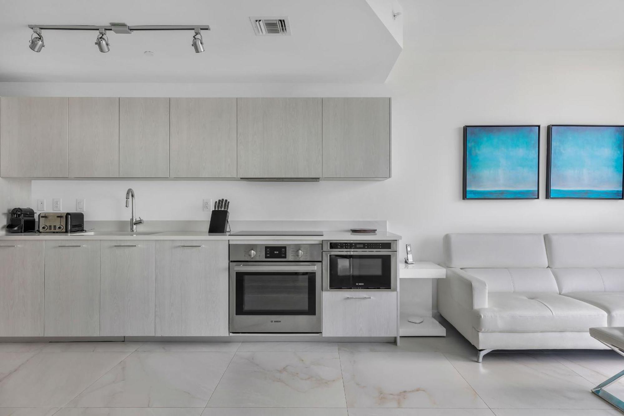 Exclusive One-bedroom High-rise In Apartment Miami