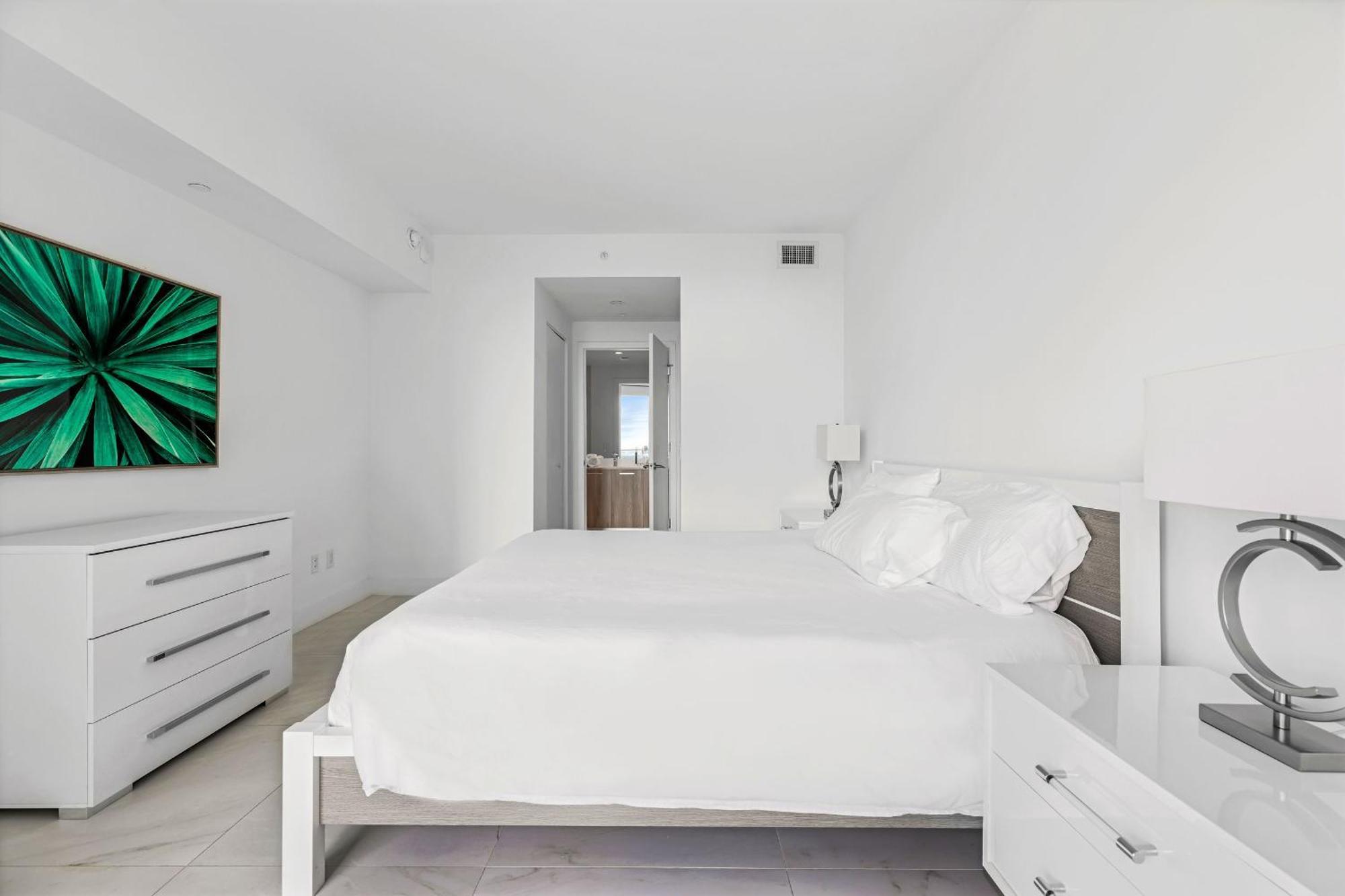 Exclusive One-bedroom High-rise In Apartment Miami