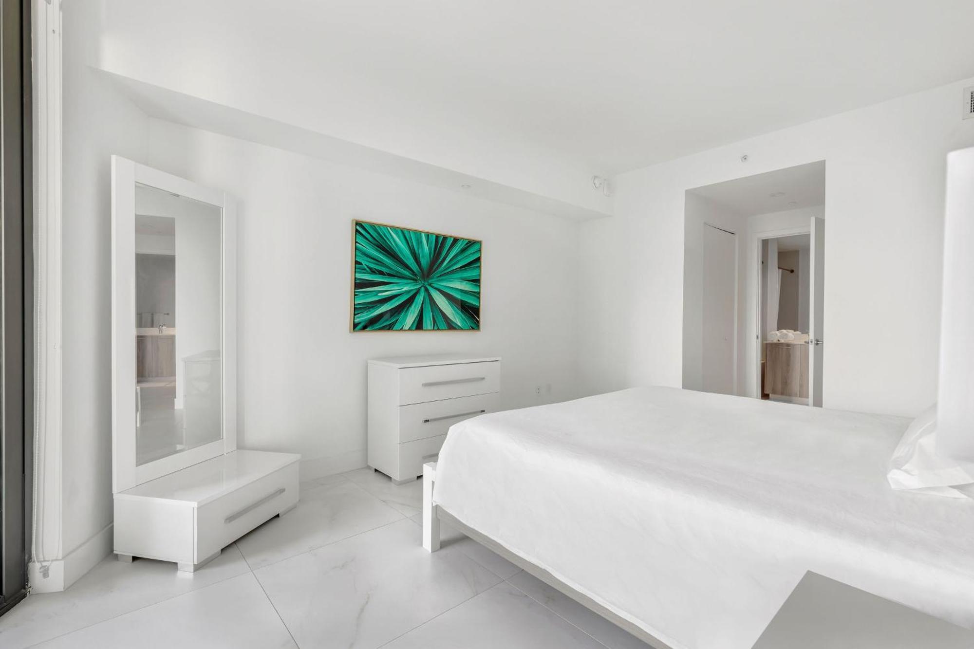 Apartment Exclusive One-bedroom High-rise In *