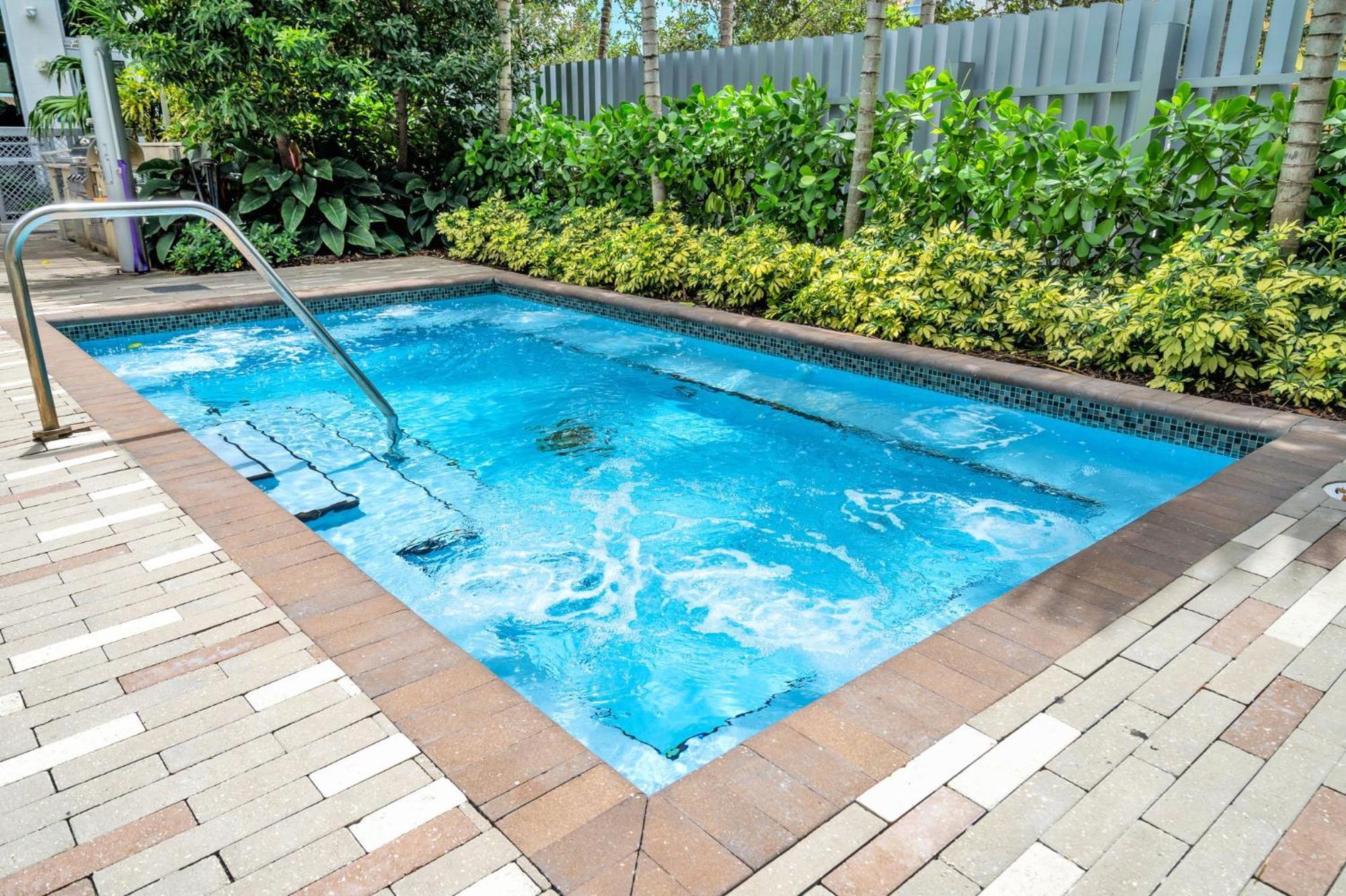 Luxury 2br With Views On Biscayne Blvd *