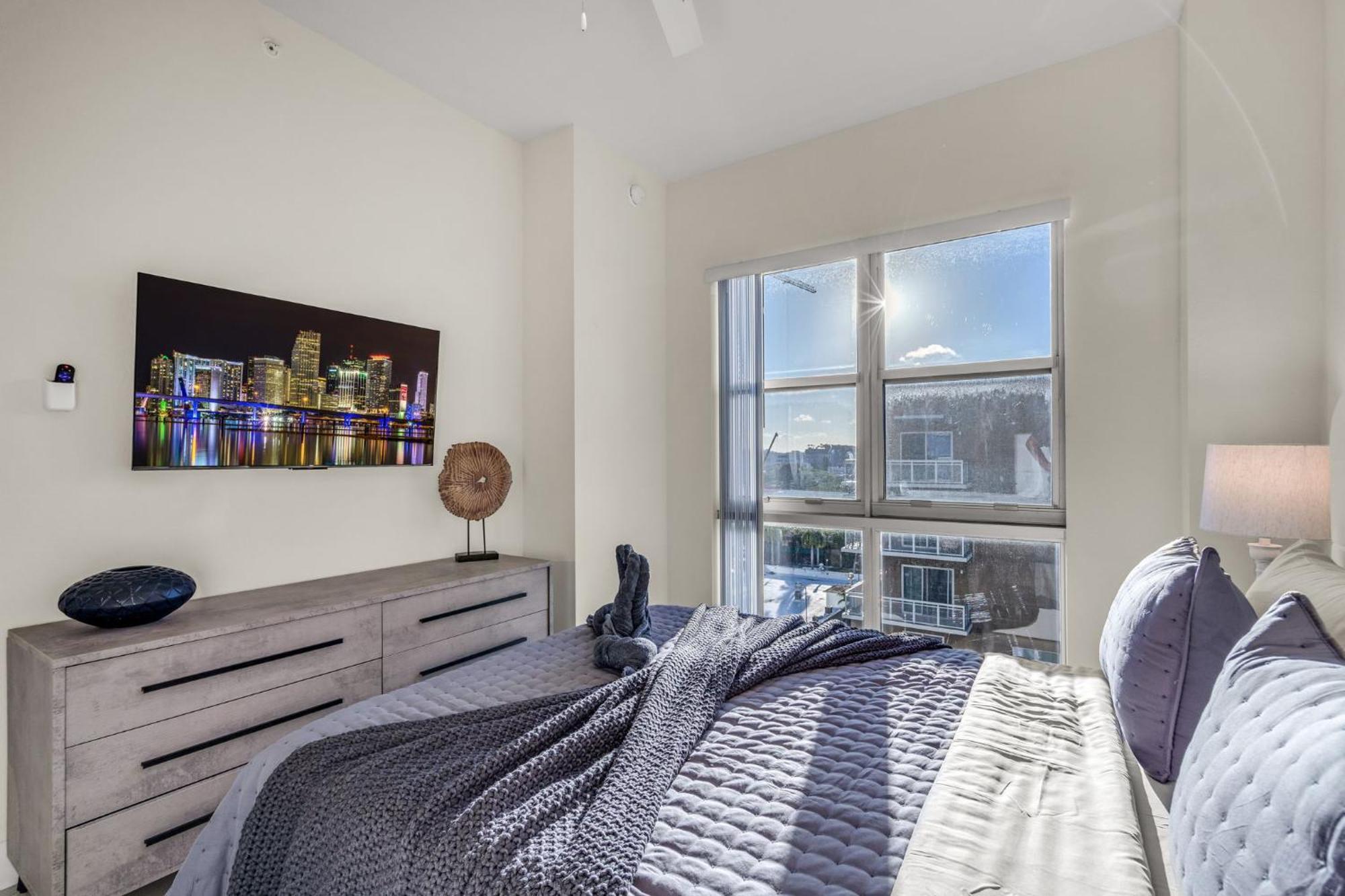Apartment Luxury 2br With Views On Biscayne Blvd