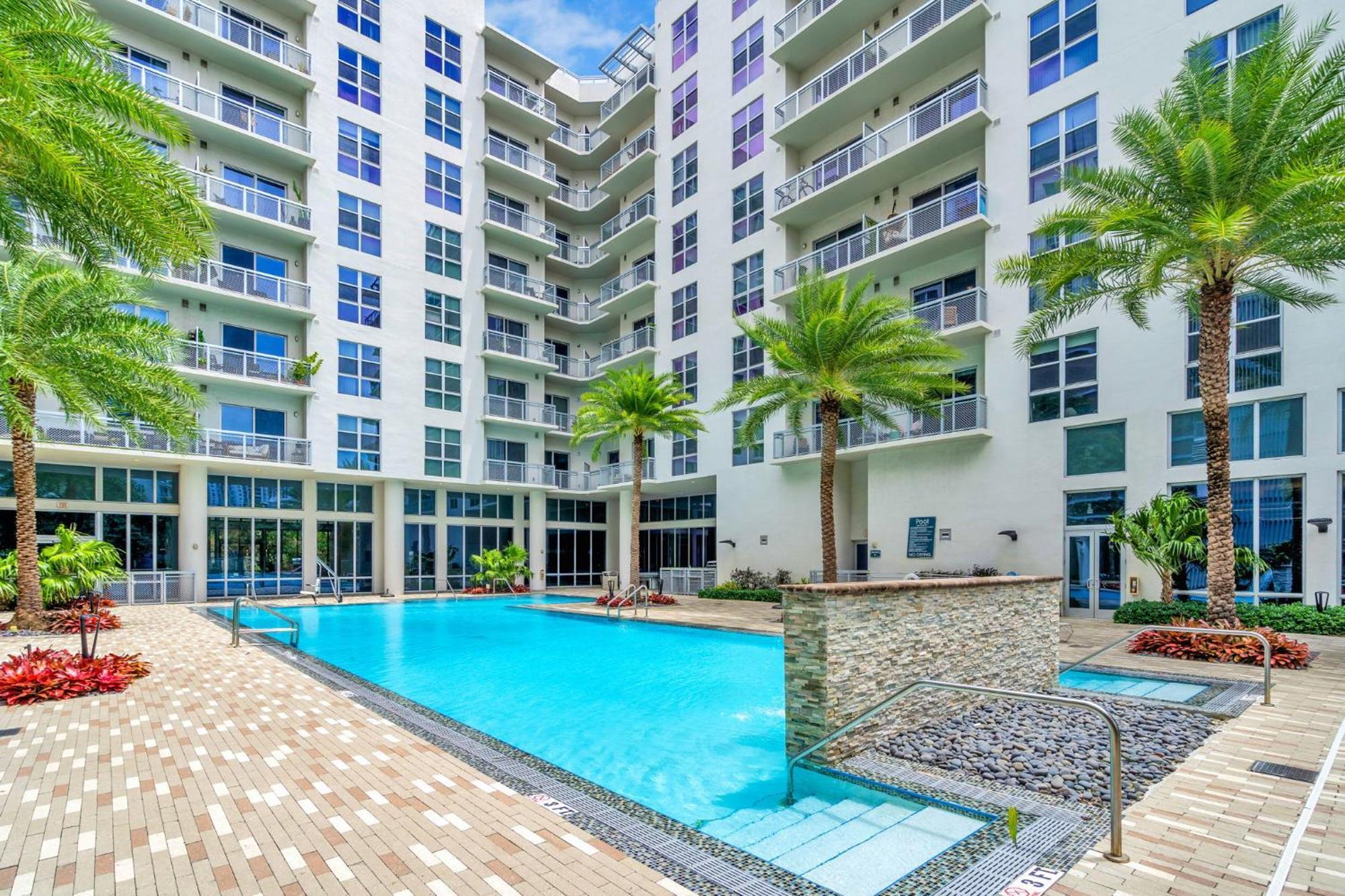Luxury 2br With Views On Biscayne Blvd Apartment *