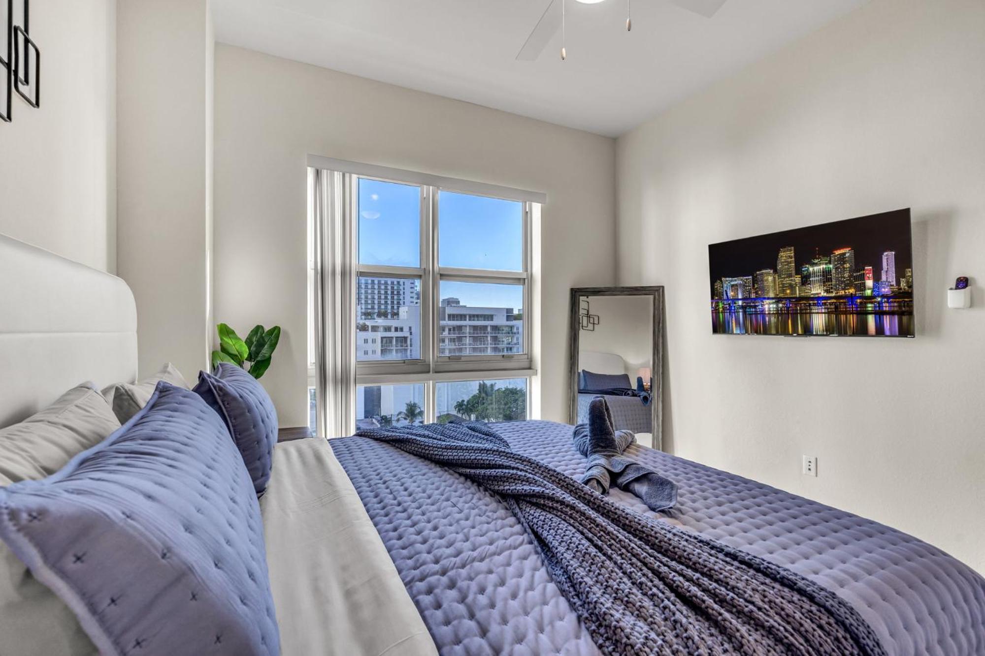 Luxury 2br With Views On Biscayne Blvd Miami