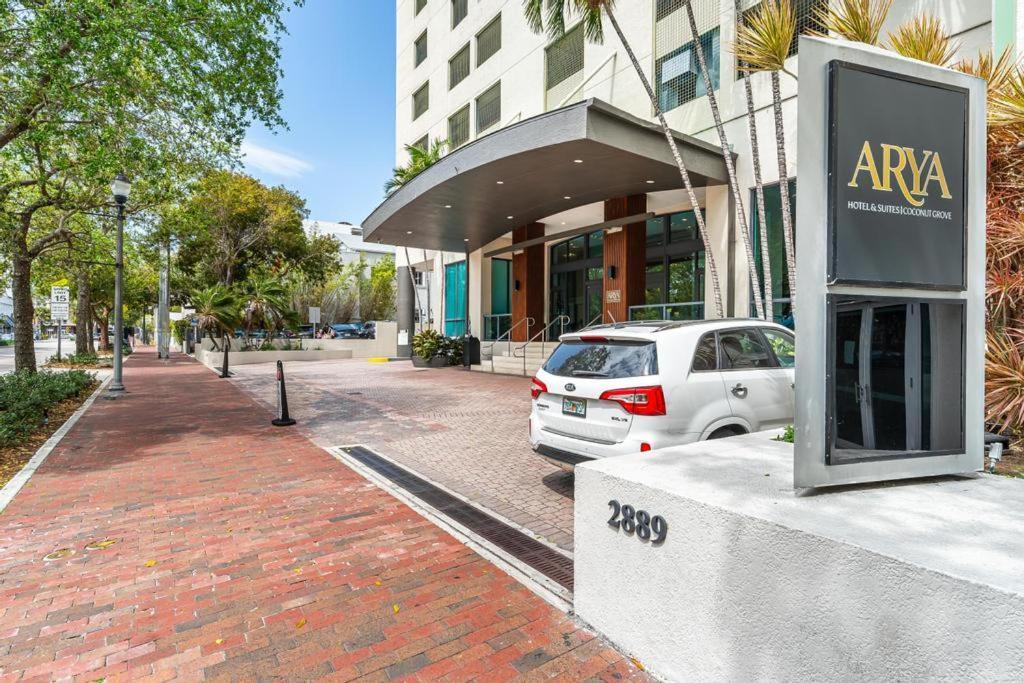 Apartamento 2 Bedroom Bay View Beauty In Coconut Grove- Parking For 2 Cars Included! *
