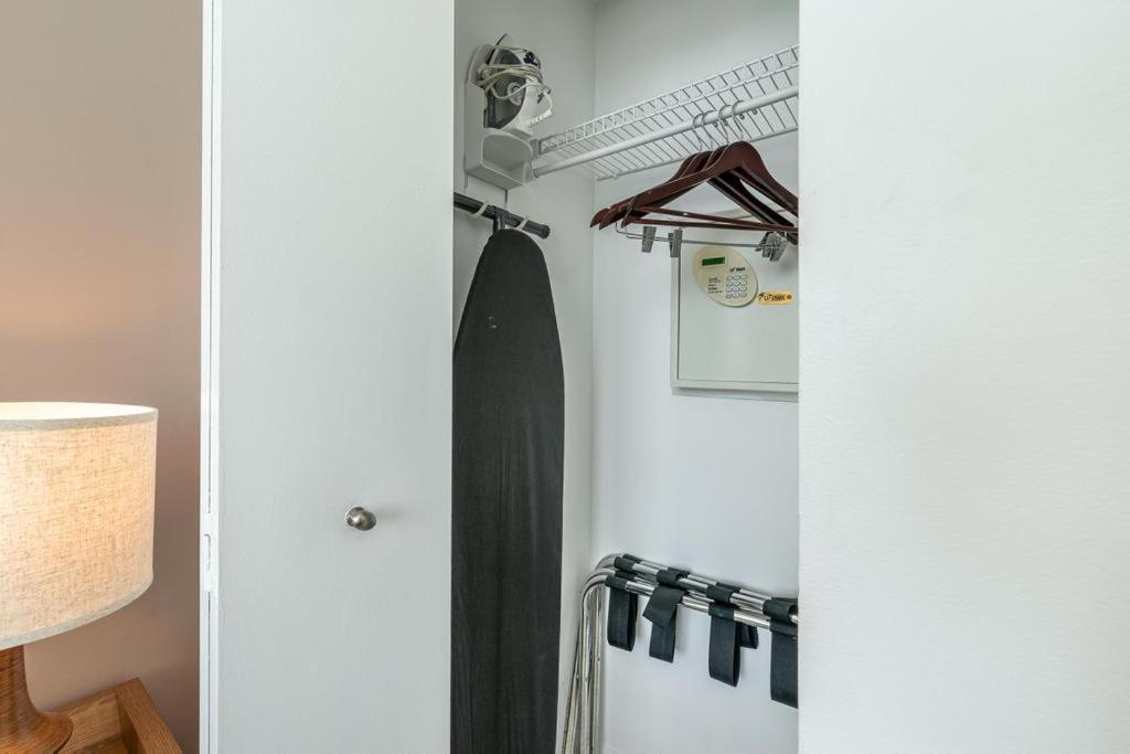 2 Bedroom Bay View Beauty In Coconut Grove- Parking For 2 Cars Included! Apartamento