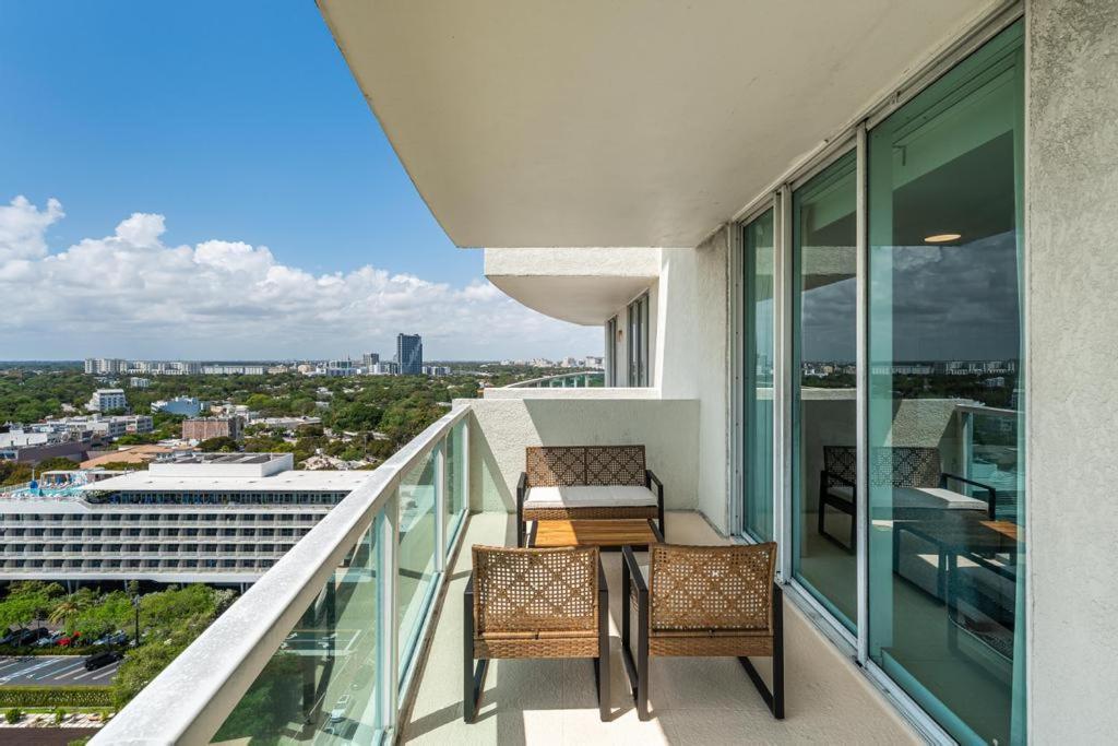 2 Bedroom Bay View Beauty In Coconut Grove- Parking For 2 Cars Included! Apartamento *