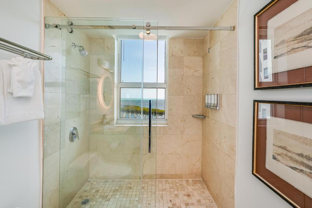 2 Bedroom Bay View Beauty In Coconut Grove- Parking For 2 Cars Included! Apartamento Miami